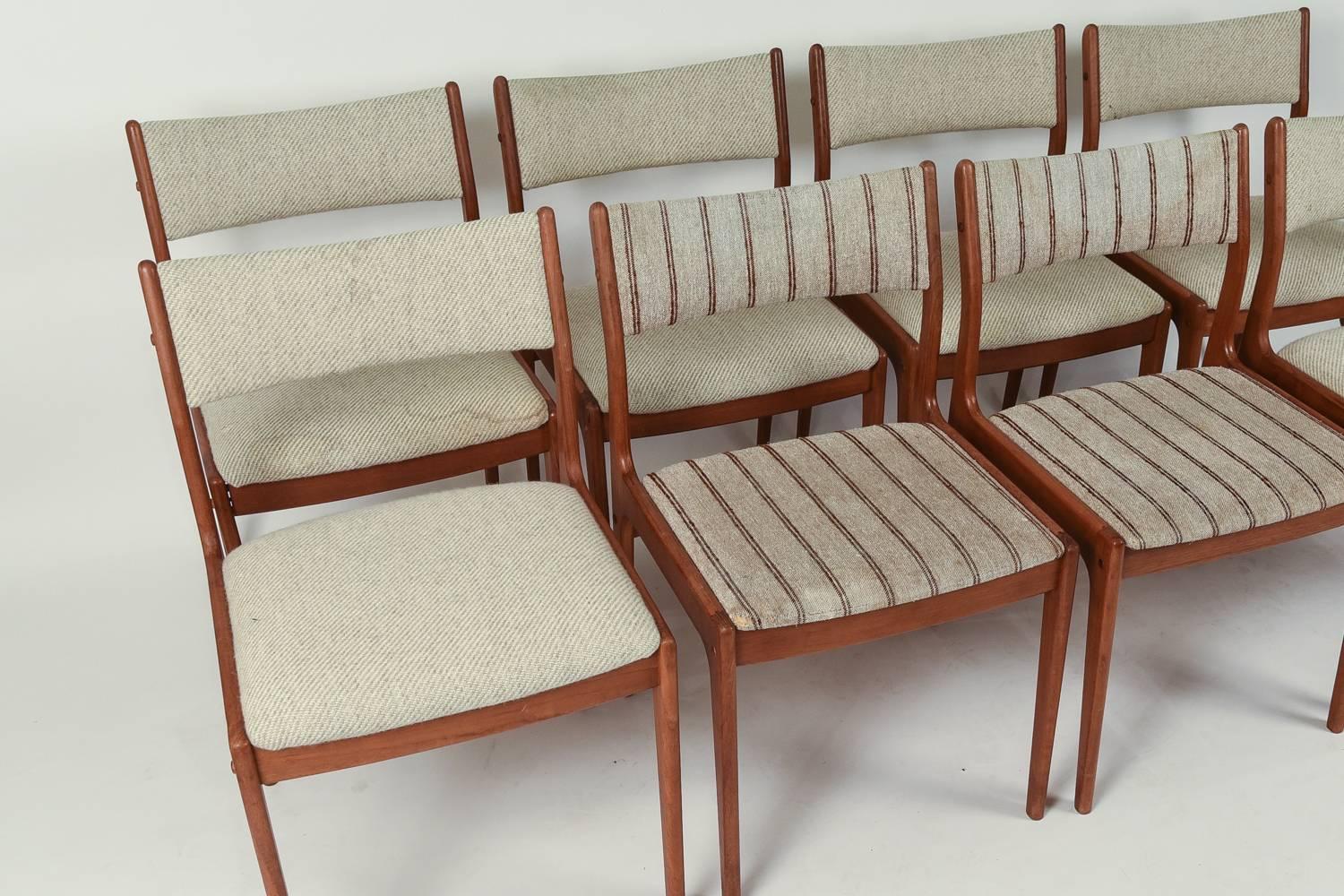 Eight side chairs or dining chairs designed by Johannes Andersen for Uldum Mobelfabrik in Denmark, 1960s. Wonderful teak frames.