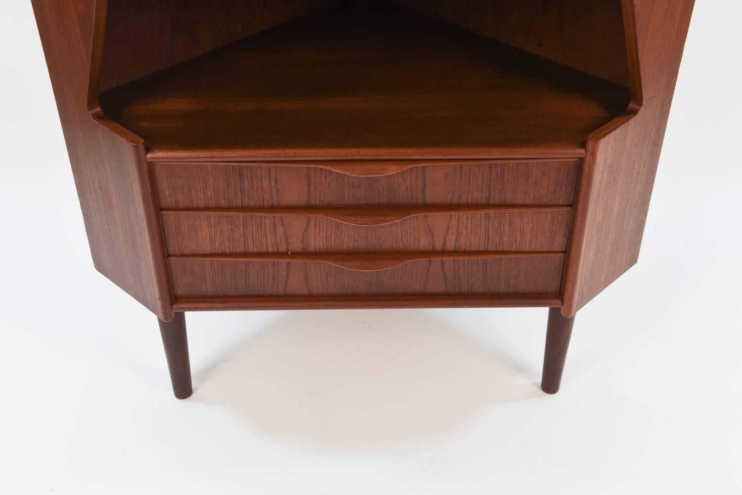 Danish Midcentury Teak Corner Bar Cabinet In Good Condition In Norwalk, CT