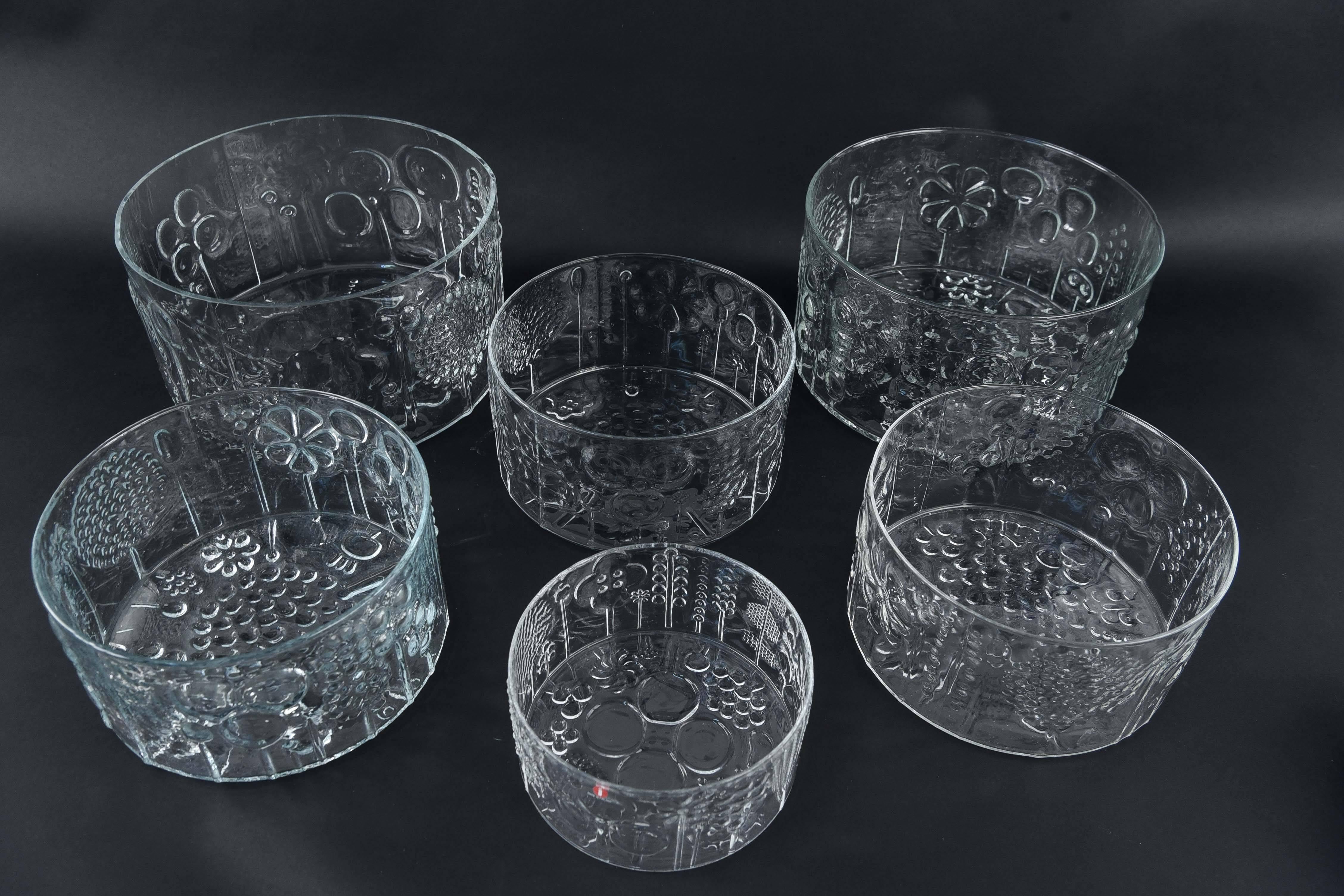A set of six art glass bowls displaying a floral motif. Part of the Flora series by Oiva Toikka for Iittala, circa 1960s, Finland. Very charming, with multiple sizes.