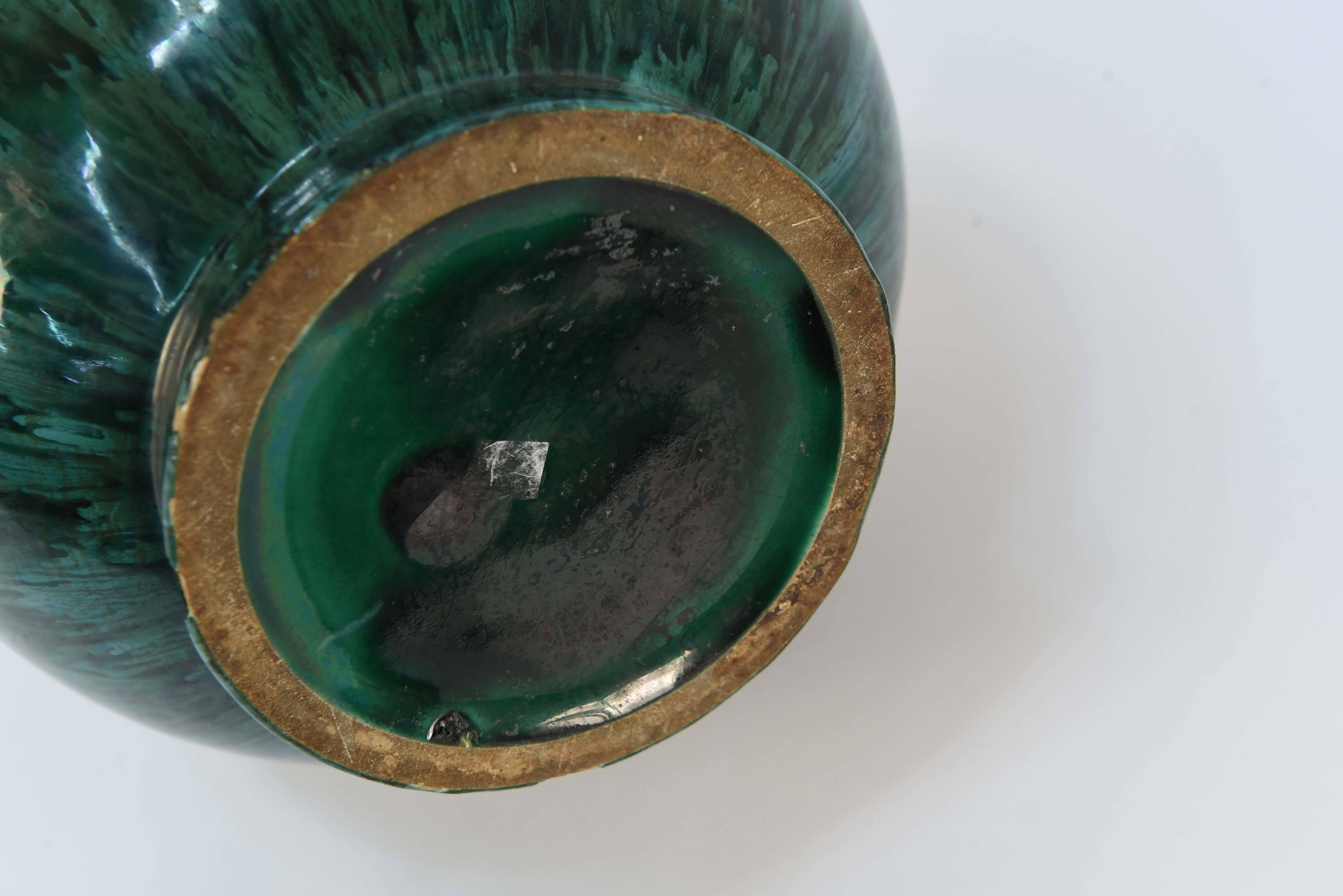 Vaso con manico di elefante in ceramica maiolica in vendita 5