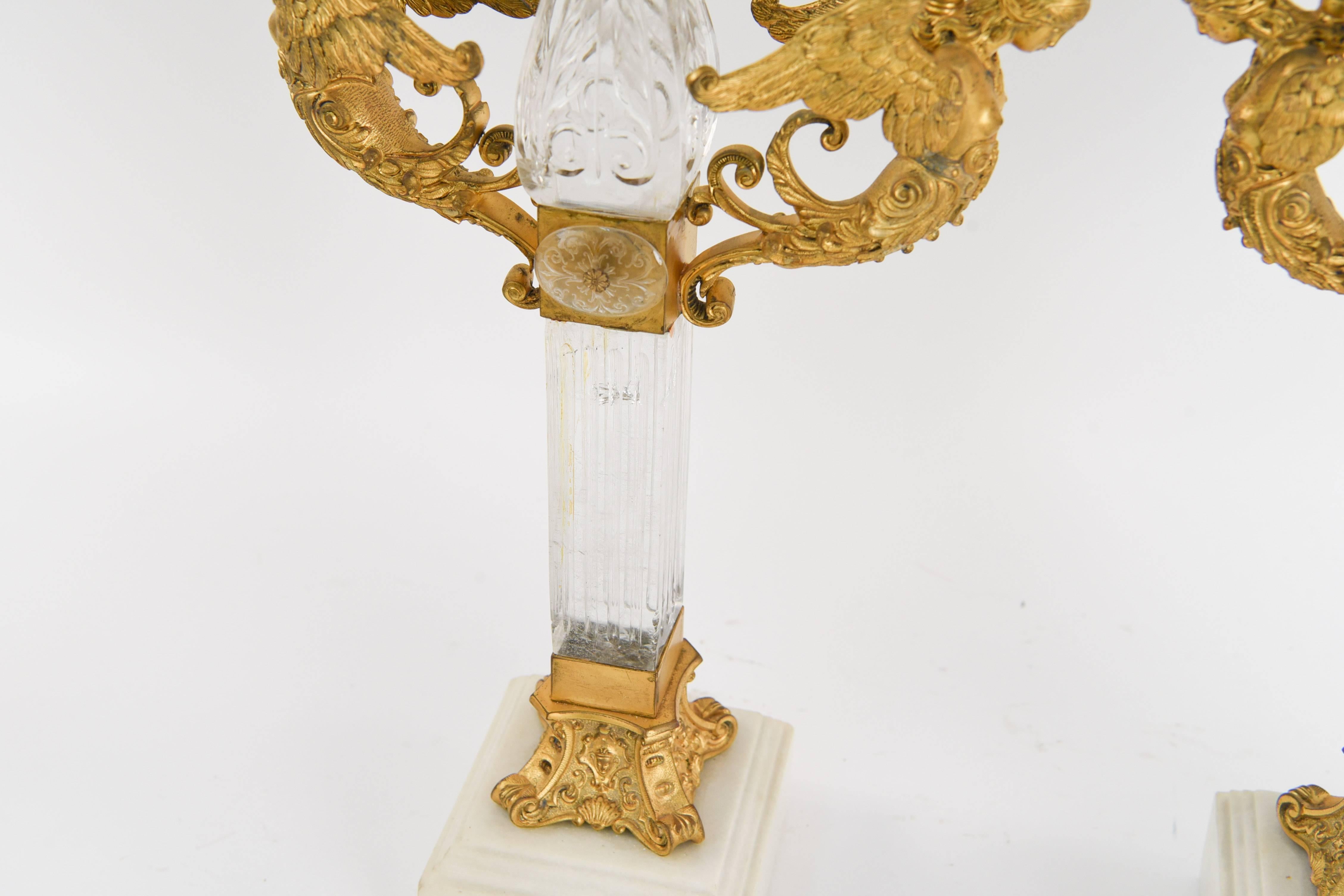 Französischer Adler-Kandelaber aus Bergkristall und Goldbronze (19. Jahrhundert) im Angebot