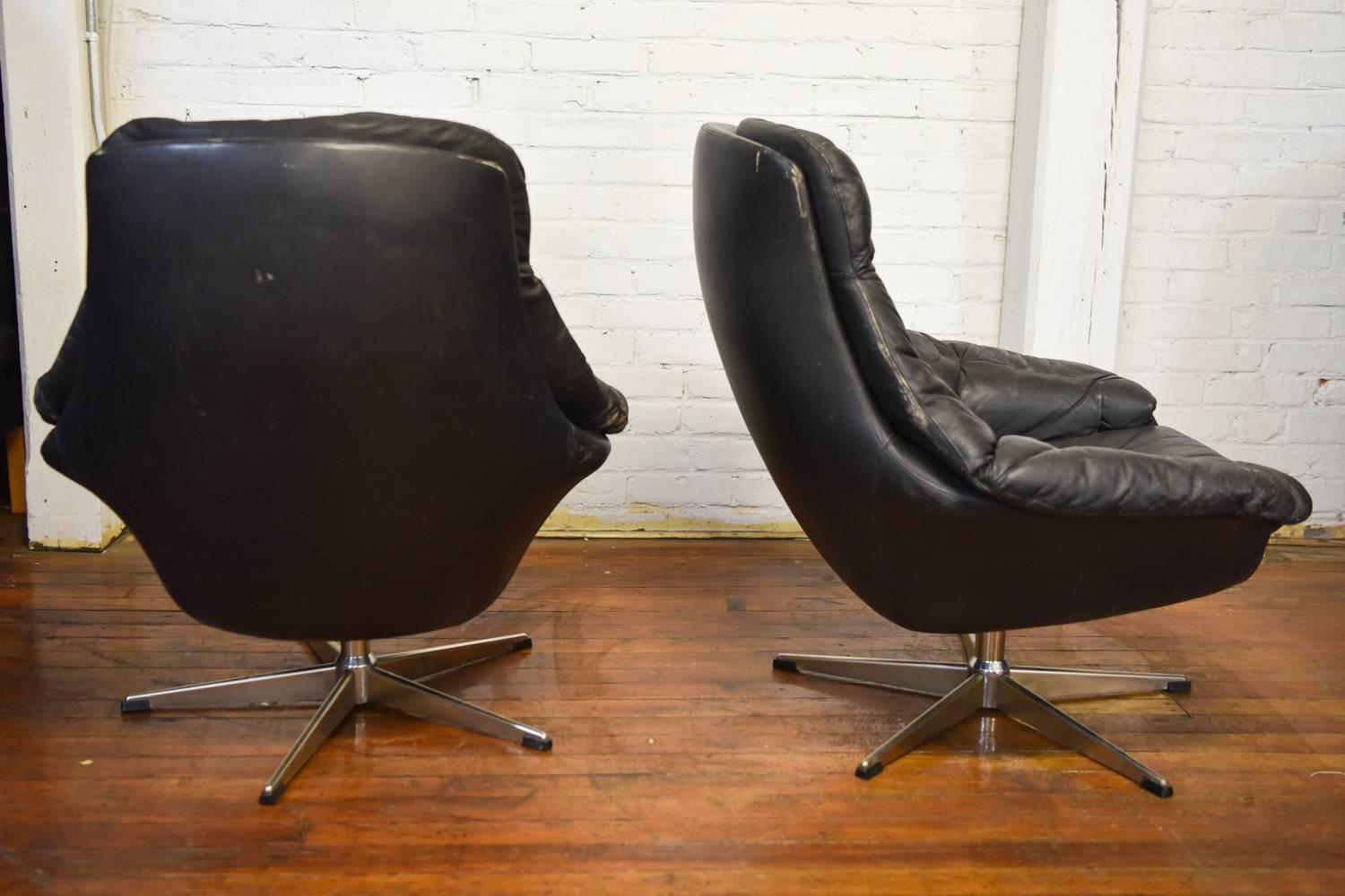 Stainless Steel Pair of Black Leather Lounge Chairs with Ottoman by H.W. Klein for Bramin Mobler