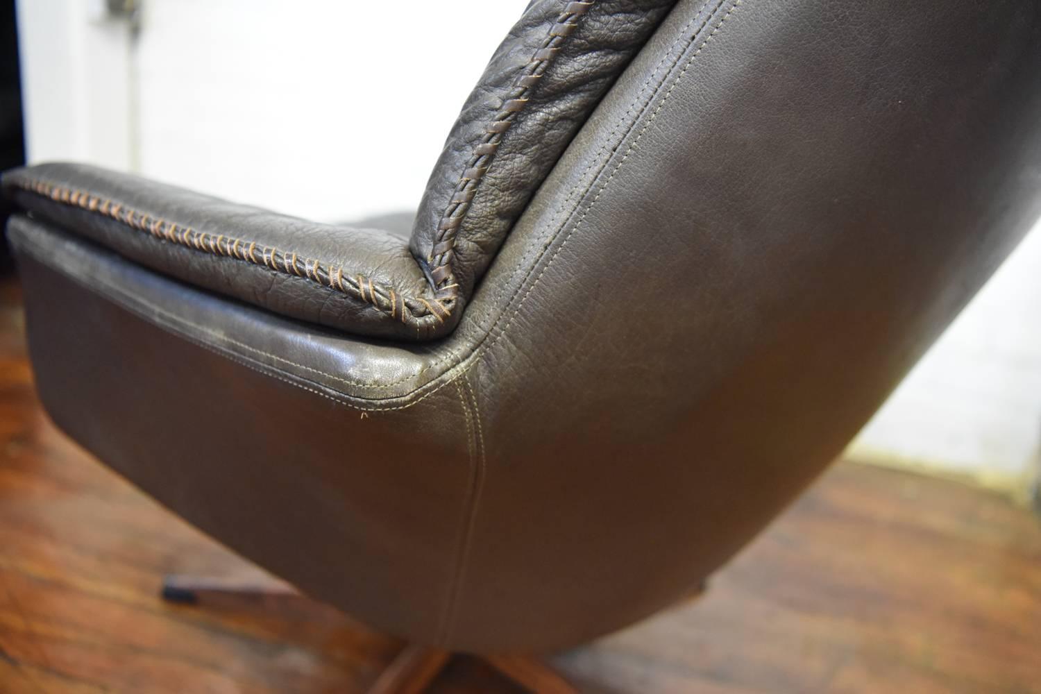 Mid-Century Leather Lounge Chair by H.W. Klein 4