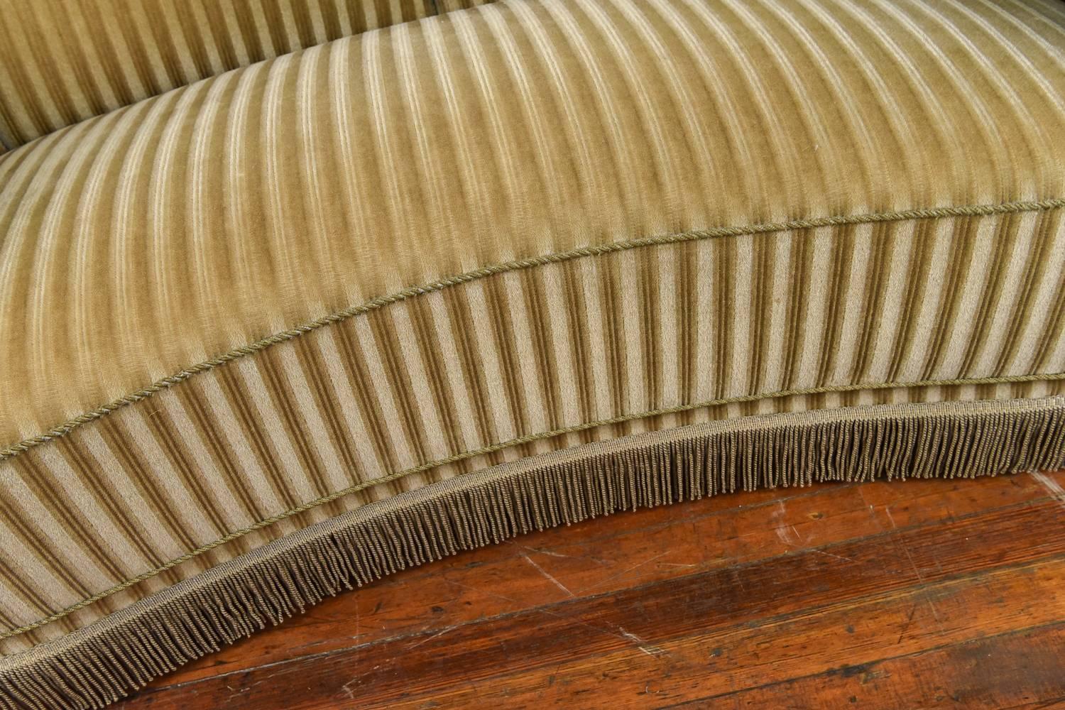 Mid-20th Century Danish, 1940s Art Deco Banana Form Loveseat in Velvet by Slagelse