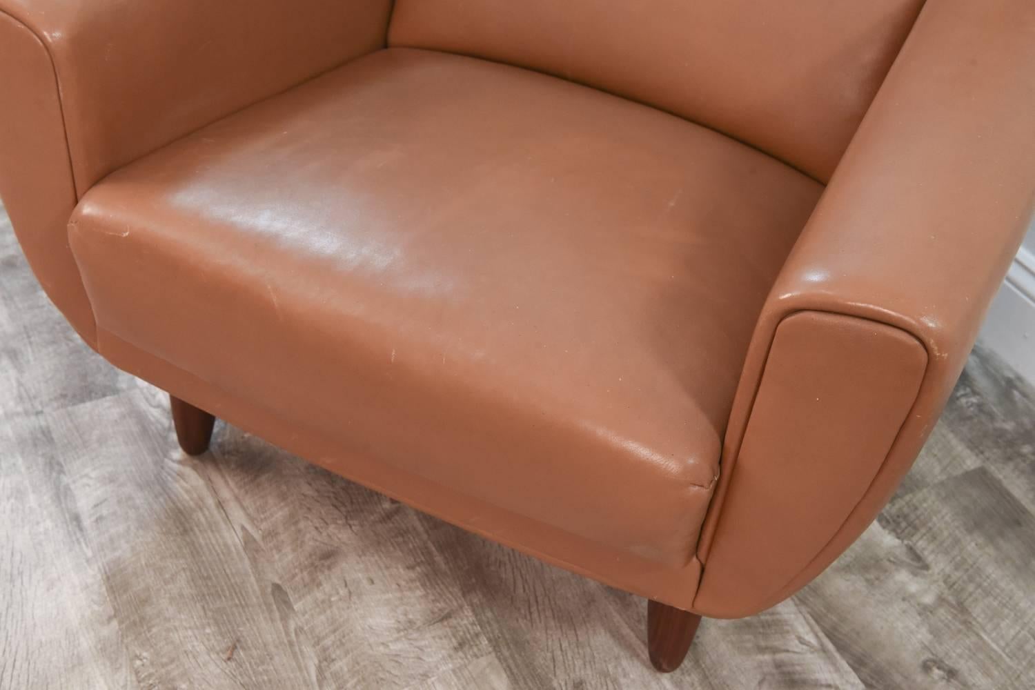 Mid-20th Century Iconic Tan Colored Leather Lounge Chair by Illum Wikkelsoe