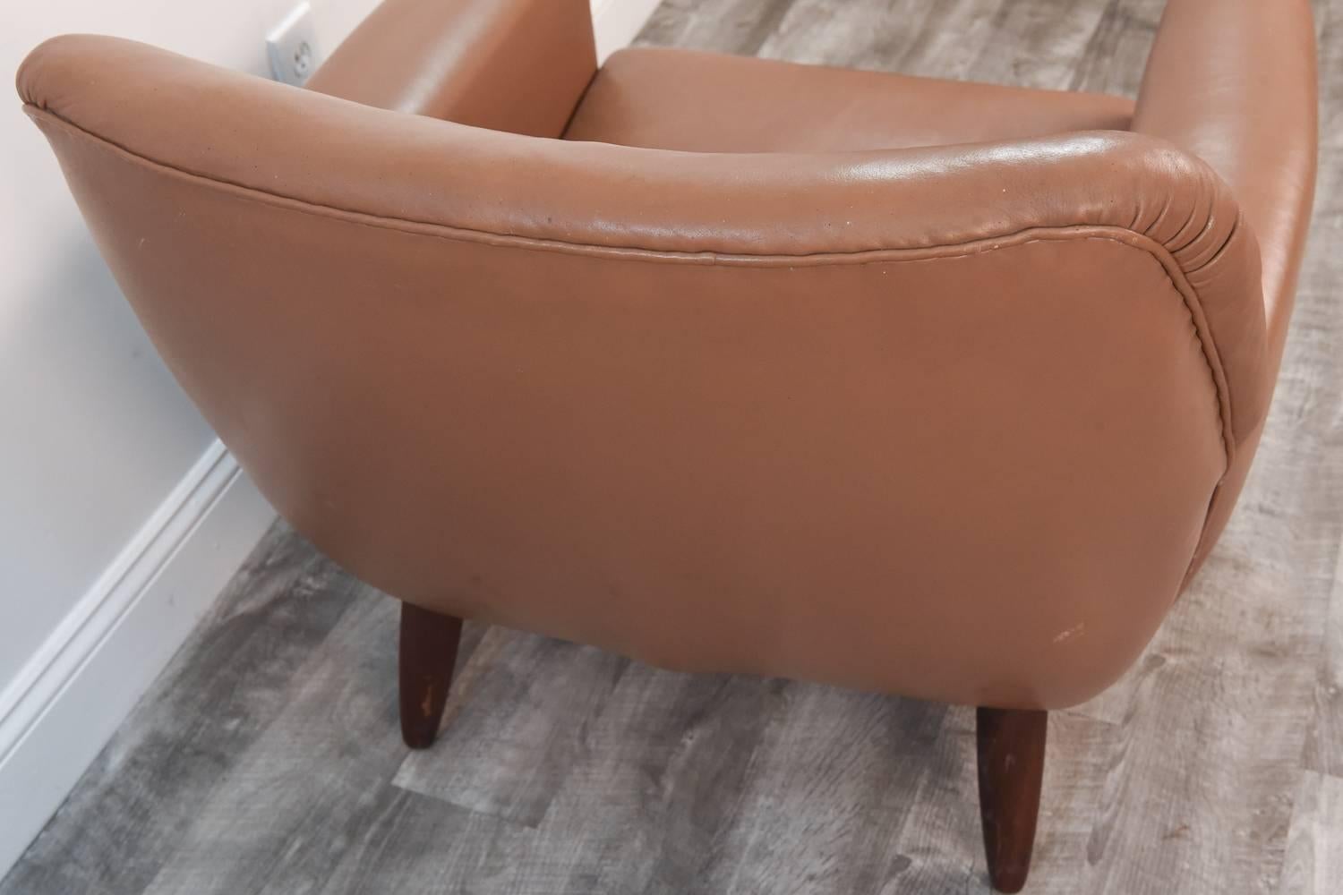Iconic Tan Colored Leather Lounge Chair by Illum Wikkelsoe 2