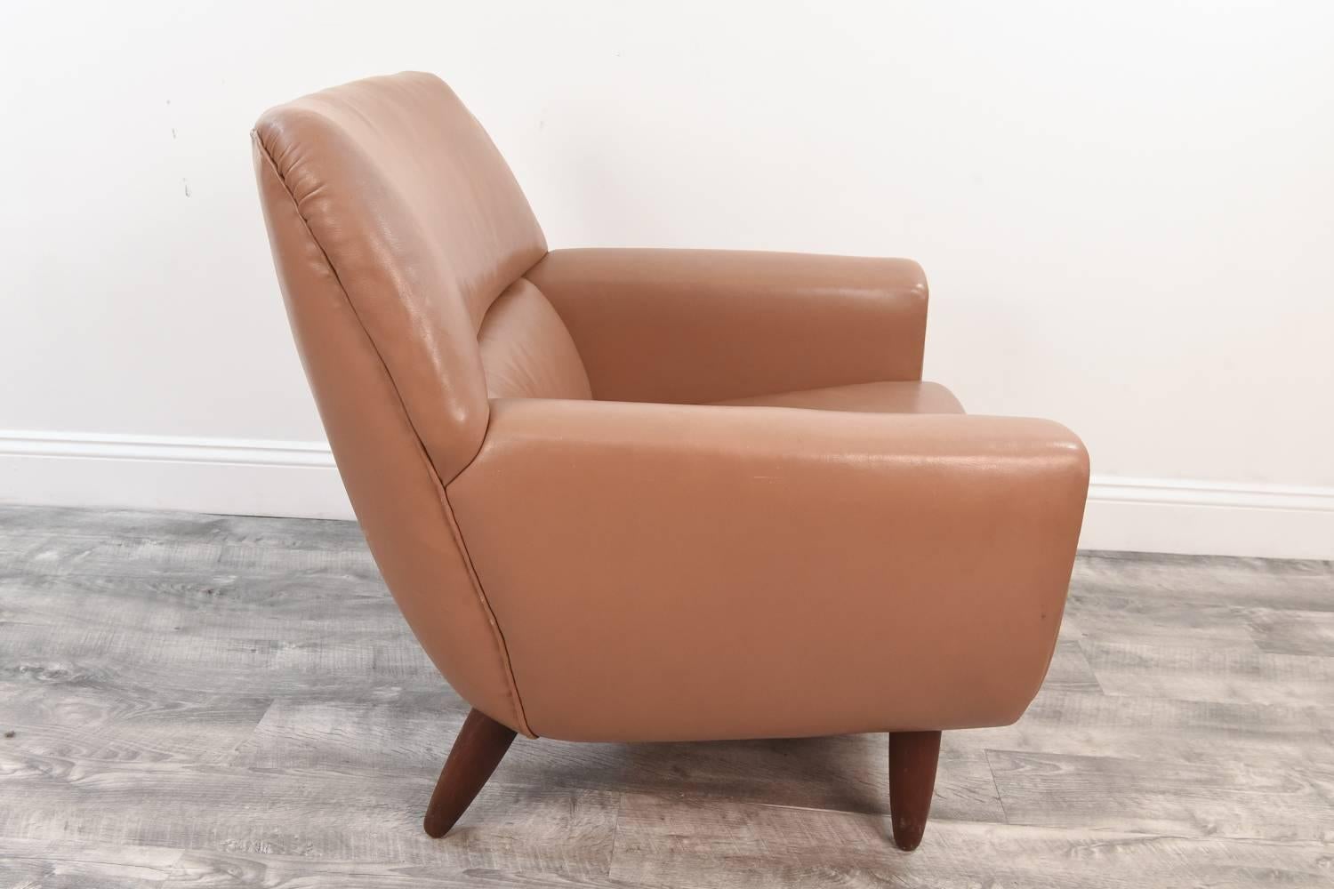 Iconic Tan Colored Leather Lounge Chair by Illum Wikkelsoe 3