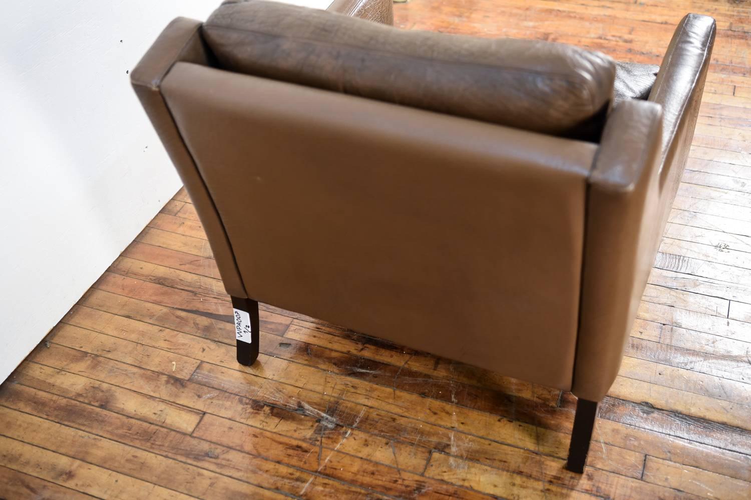Late 20th Century Pair of Børge Mogensen Style Leather Easy Chairs