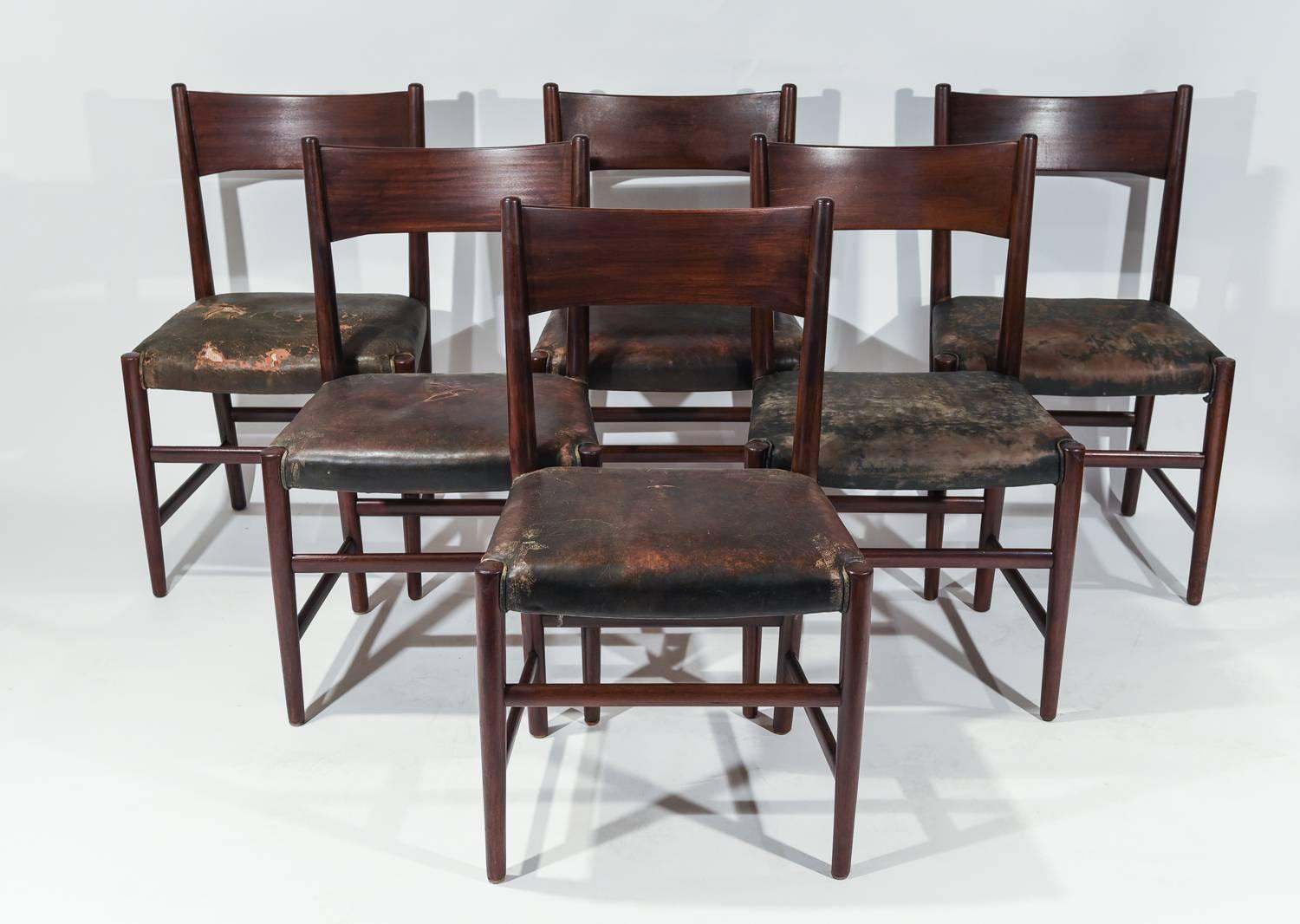 This set of six model B102 dining chairs were designed by Hans Wegner. Classic Danish Mid-Century design. Stamped underneath. Six chairs of mahogany, seats with black leather. Manufactured at Planmobel, Aarhus.

Literature: Planmobel catalogue