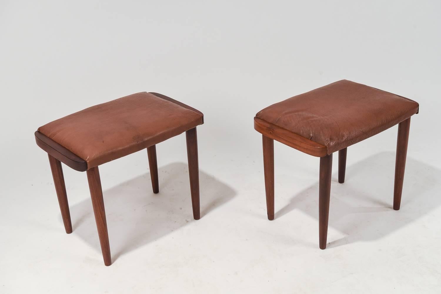 Pair of Danish Mid-Century Teak and Leather Stools In Excellent Condition In Norwalk, CT