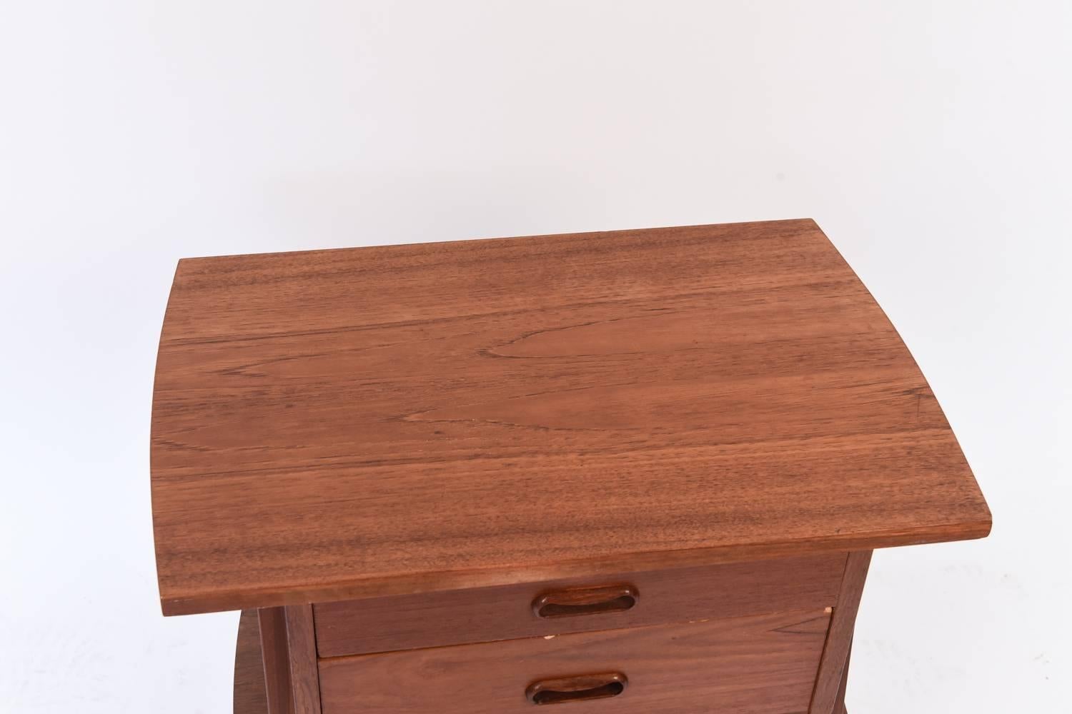 This Danish midcentury teak sewing table features two drawers with recessed handles for storage. Would be a charming side table or nightstand.