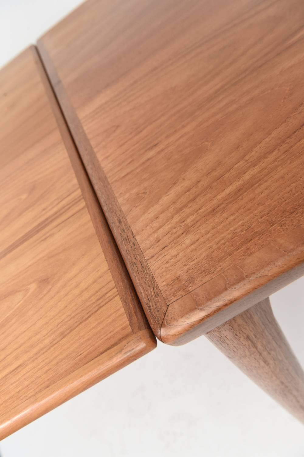 Danish Midcentury Teak Extending Dining Table For Sale 1