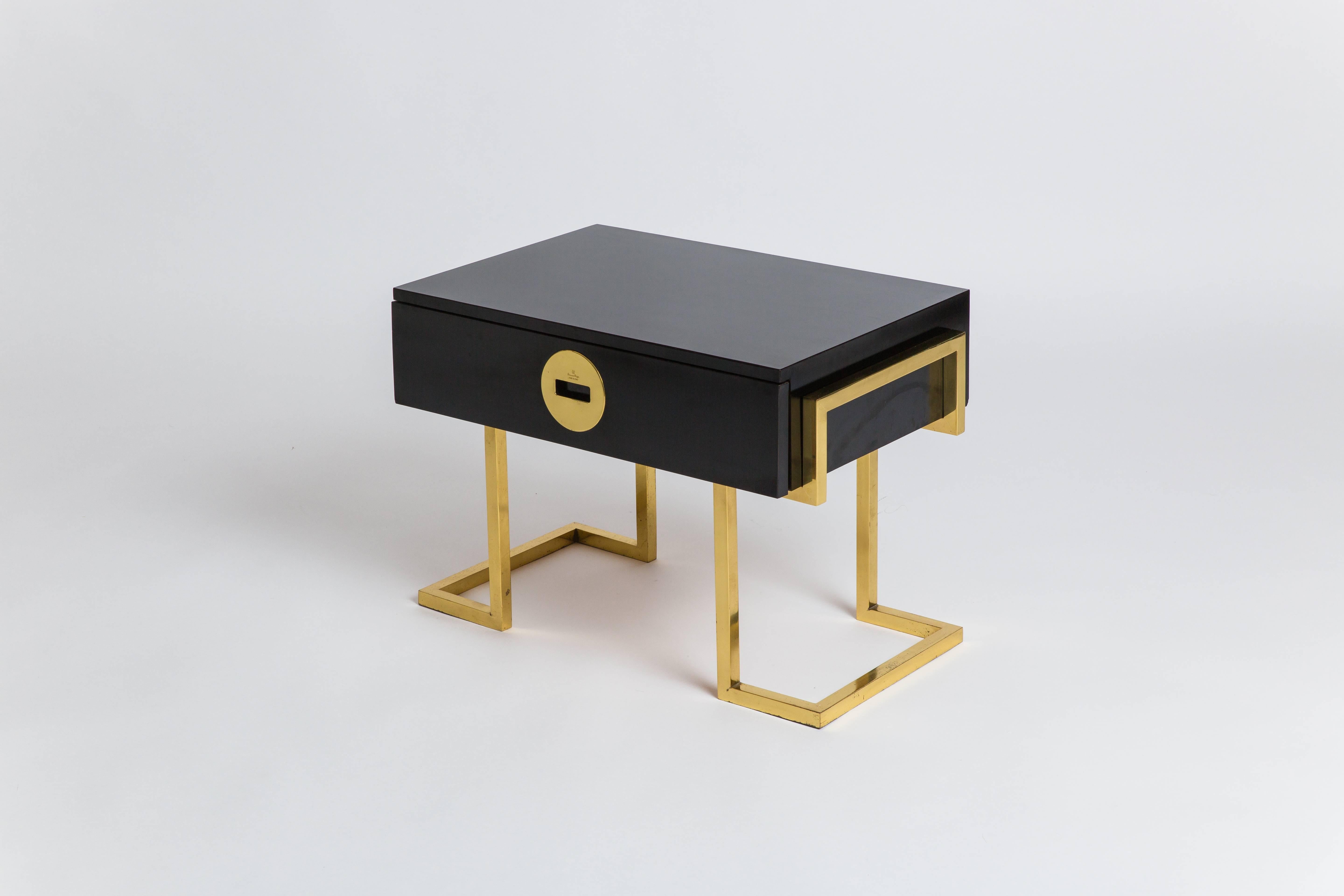 Mid-Century Modern Romeo Rega Pair Sculptural Bedside End Tables Drawer Black Brass Painted 1970s For Sale