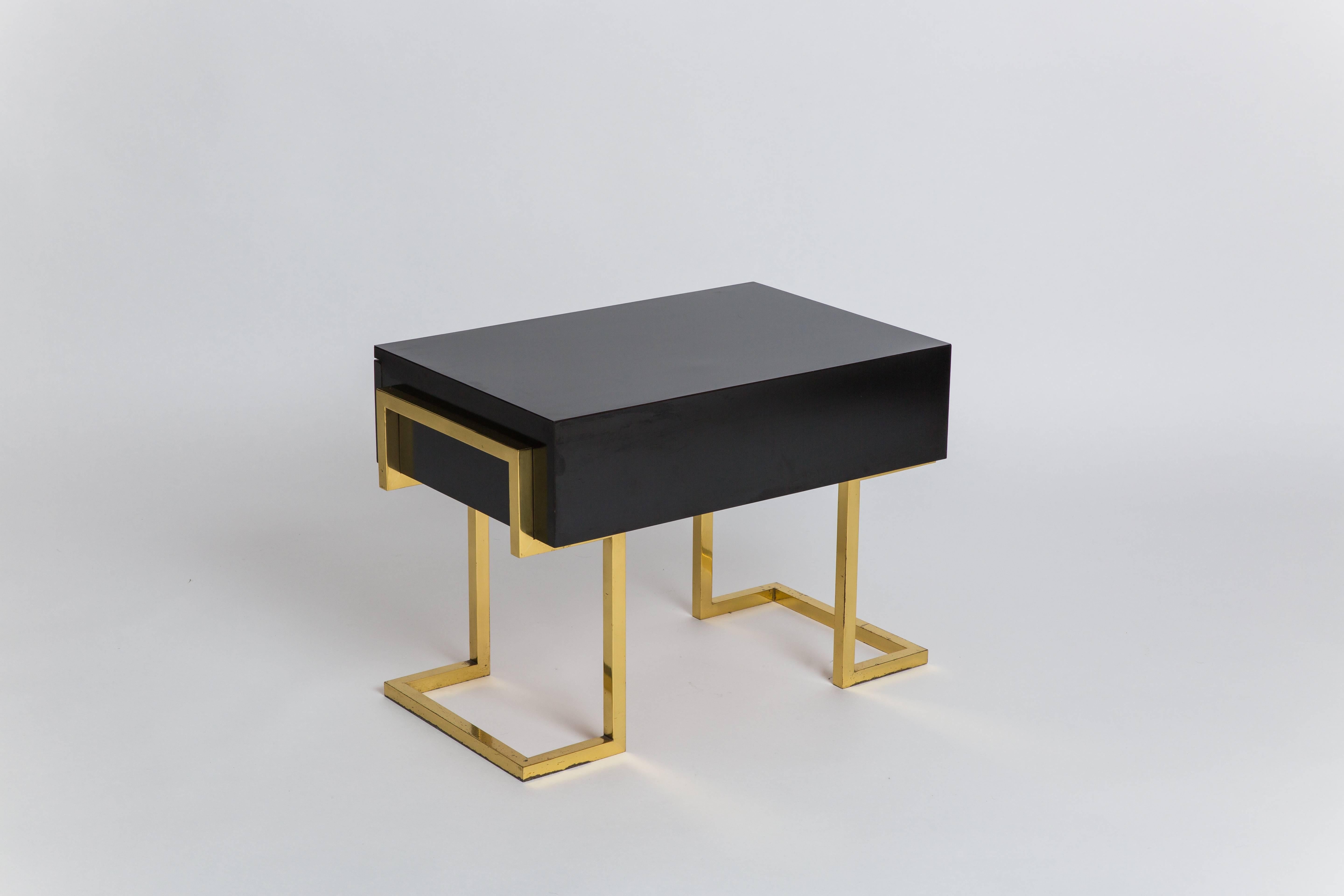 Patinated Romeo Rega Pair Sculptural Bedside End Tables Drawer Black Brass Painted 1970s For Sale