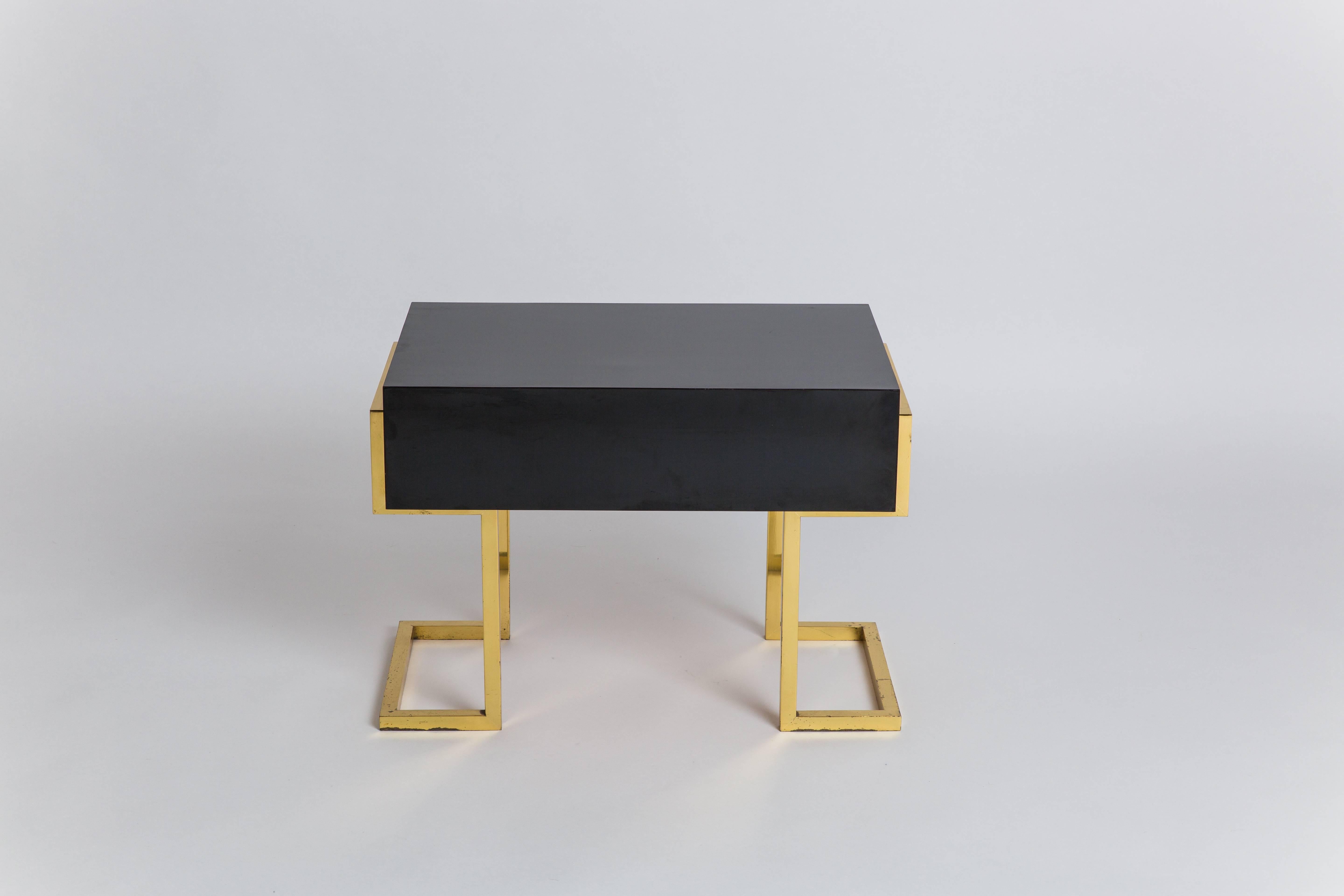 Romeo Rega Pair Sculptural Bedside End Tables Drawer Black Brass Painted 1970s In Good Condition For Sale In New York, NY