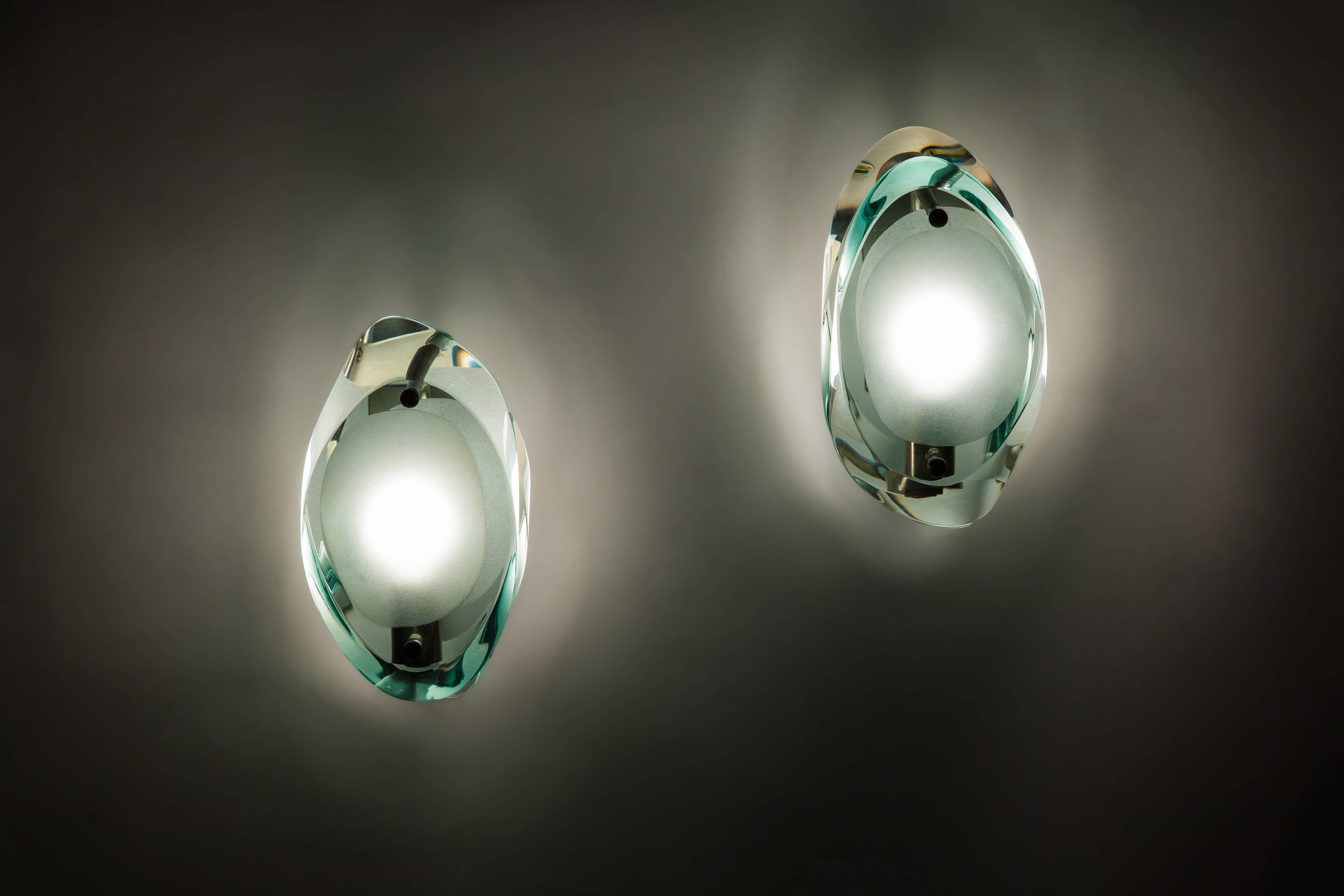 Max Ingrand for Fontana Arte Pair of Sconces Model 2093, Italy, circa 1961 In Excellent Condition In New York, NY