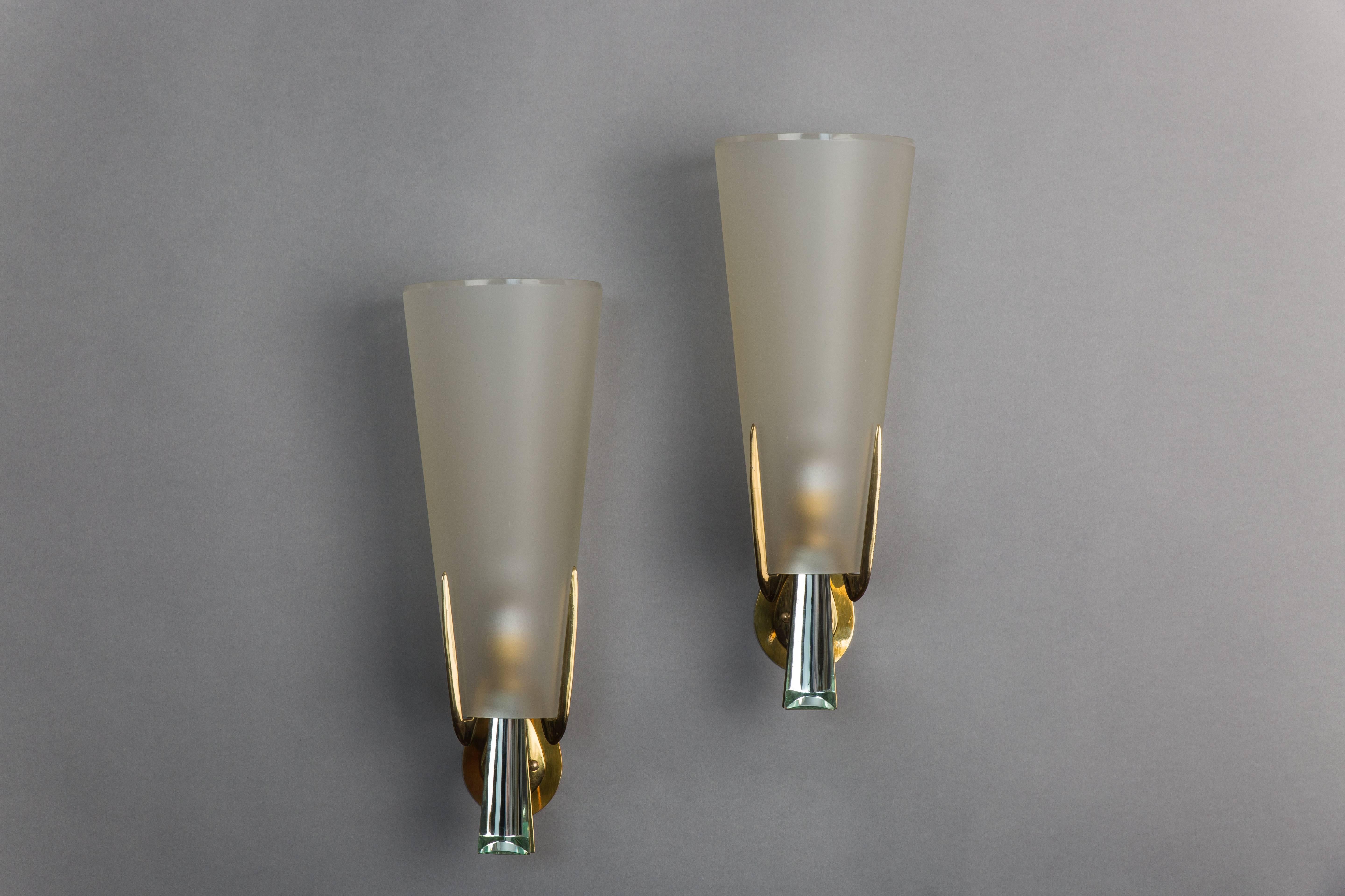 Mid-Century Modern Max Ingrand for Fontana Arte Rare Pair of Sconces For Sale
