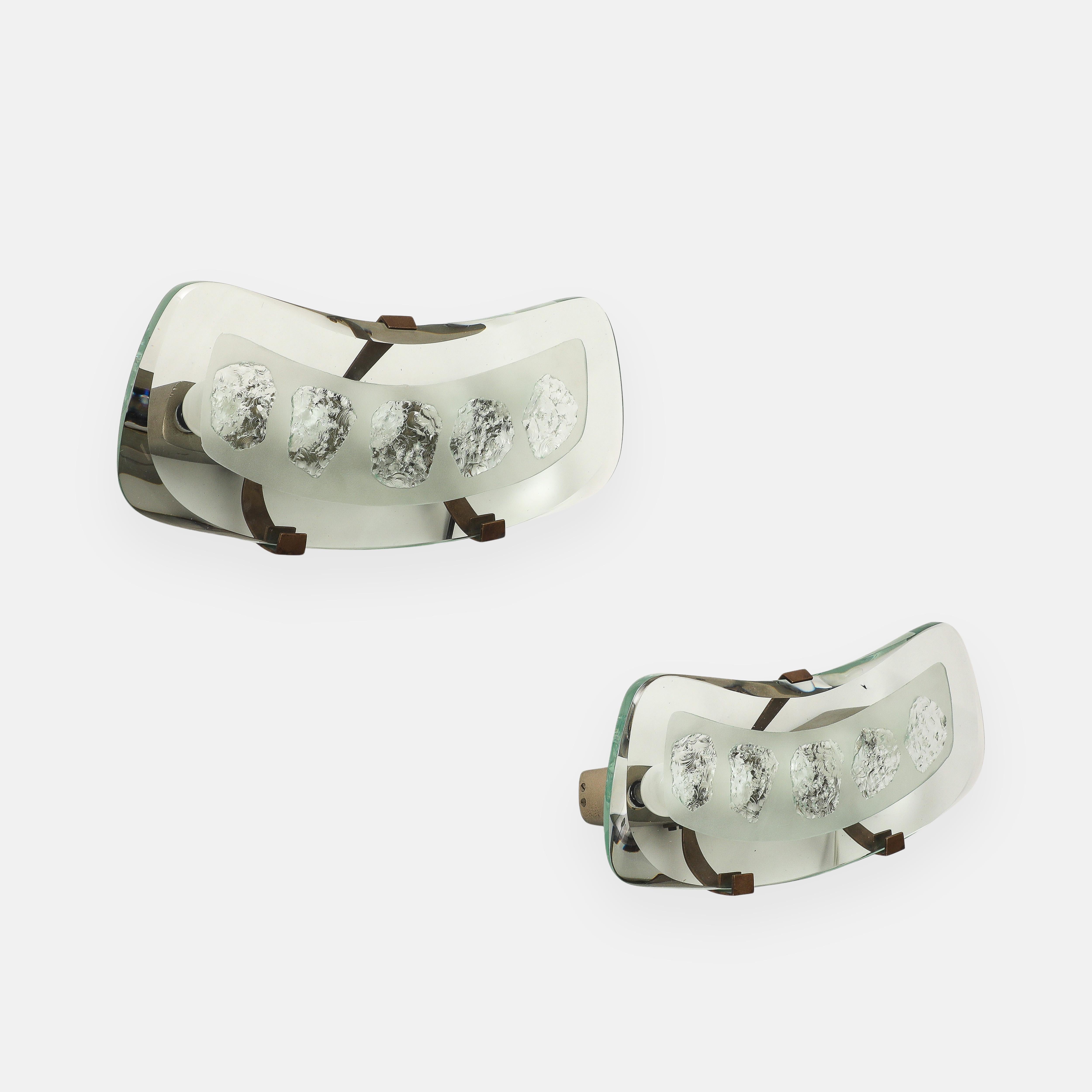 Max Ingrand for Fontana Arte Rare Pair of Large Wall Lights Model 1598 For Sale 4