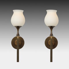Angelo Lelii pour Arredoluce : ensemble rare de quatre appliques en laiton et verre, Italie, années 1950