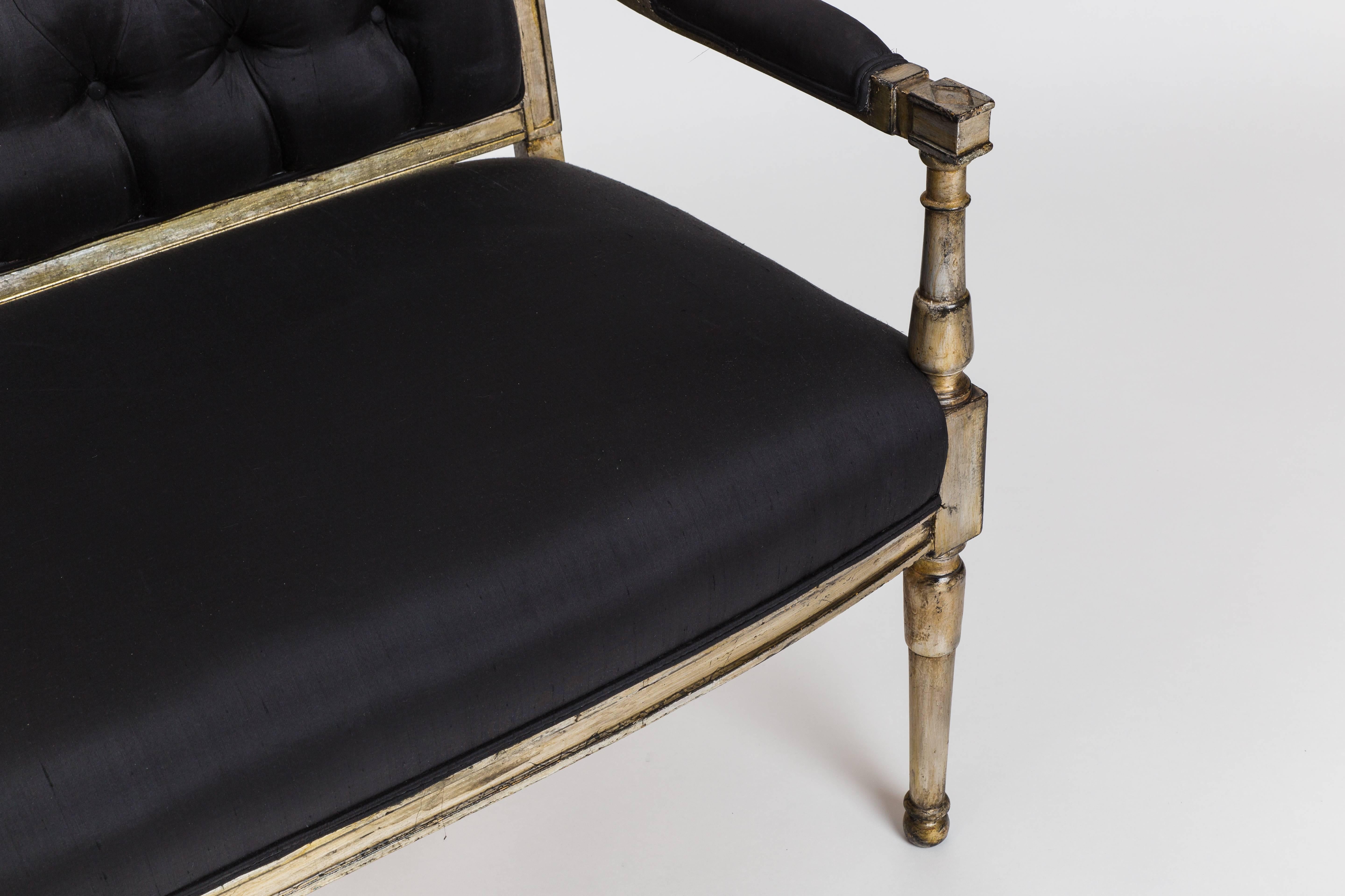 Maison Jansen Seltenes gestempeltes Blattsilber Sofa in schwarzer Rohseide im Zustand „Gut“ im Angebot in New York, NY