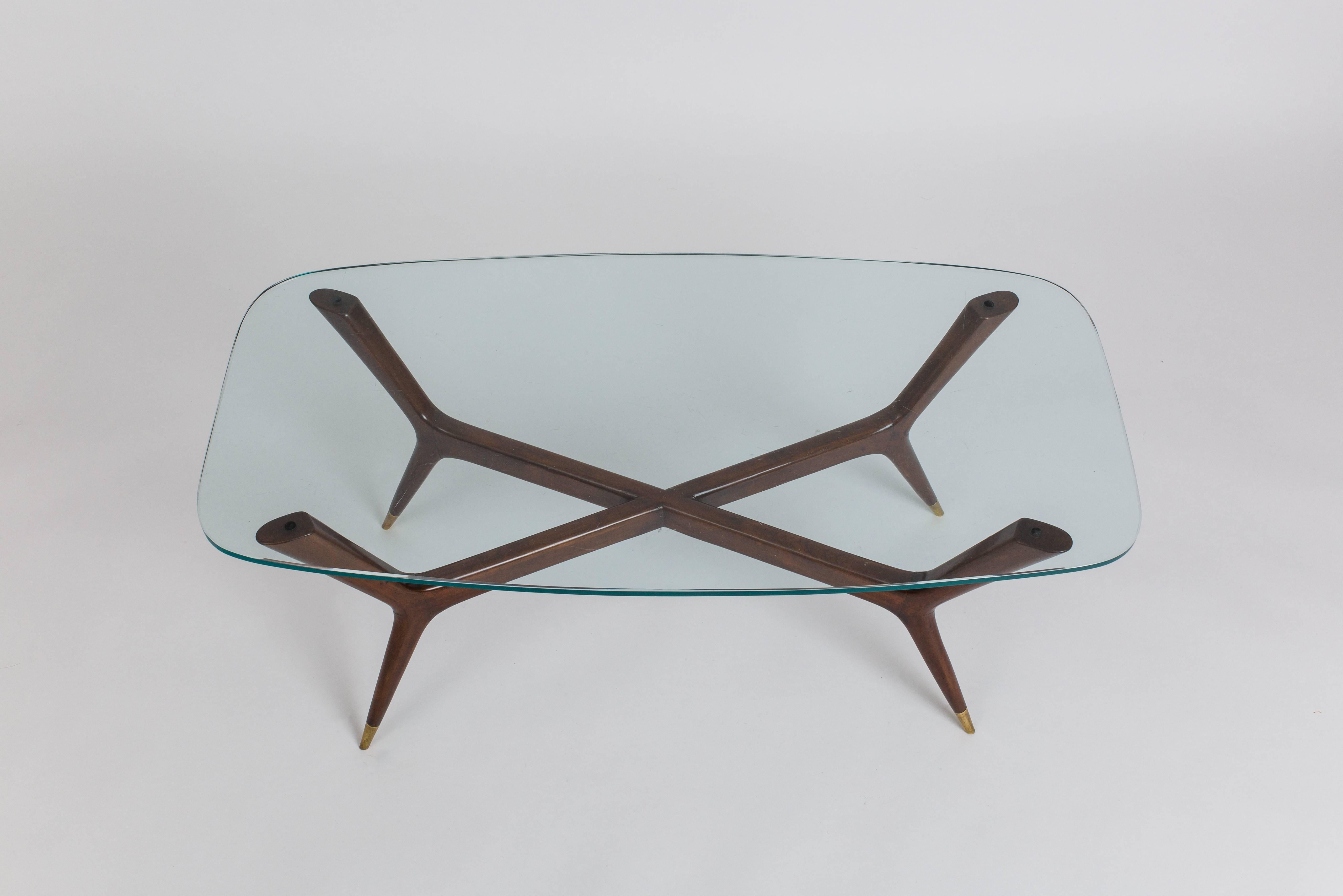 Gio Ponti Rare Italian Walnut and Glass Coffee Table with Certificate (Moderne der Mitte des Jahrhunderts)