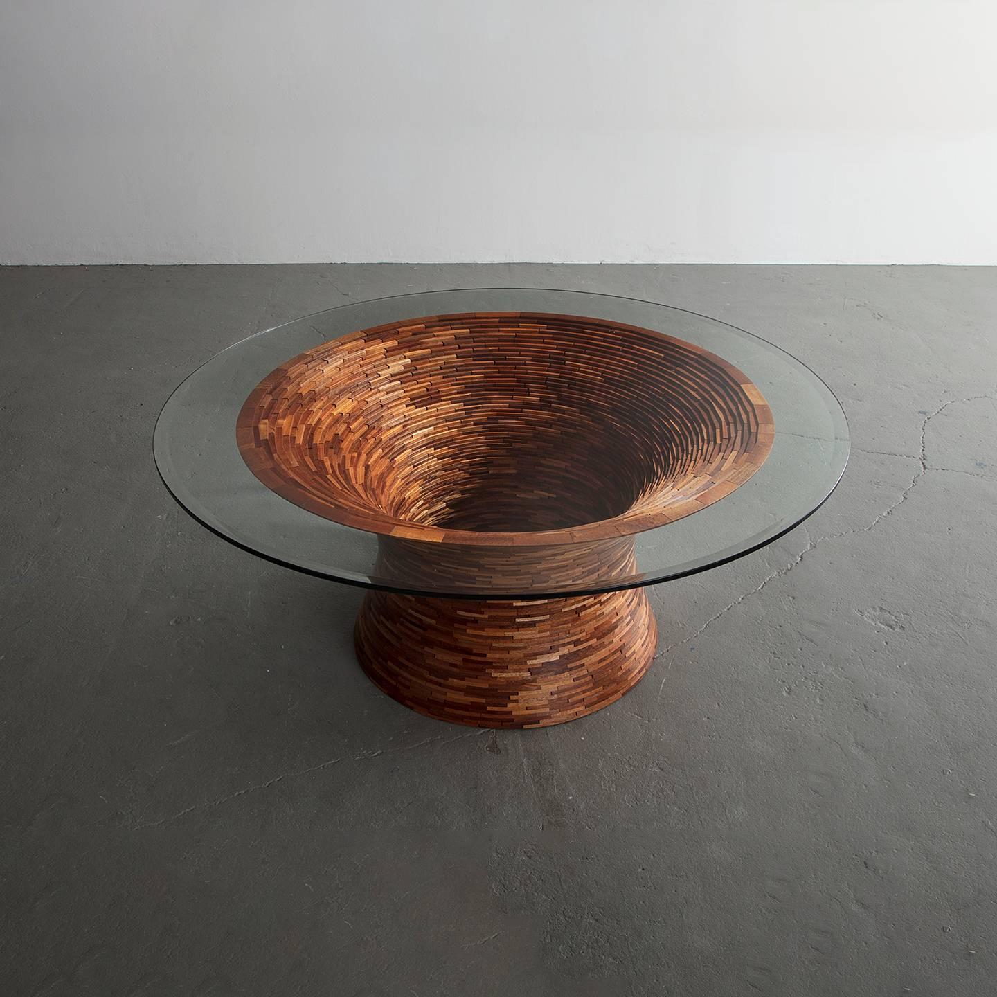Moderne Table basse ronde personnalisable STACKED, en acajou, par Richard Haining en vente