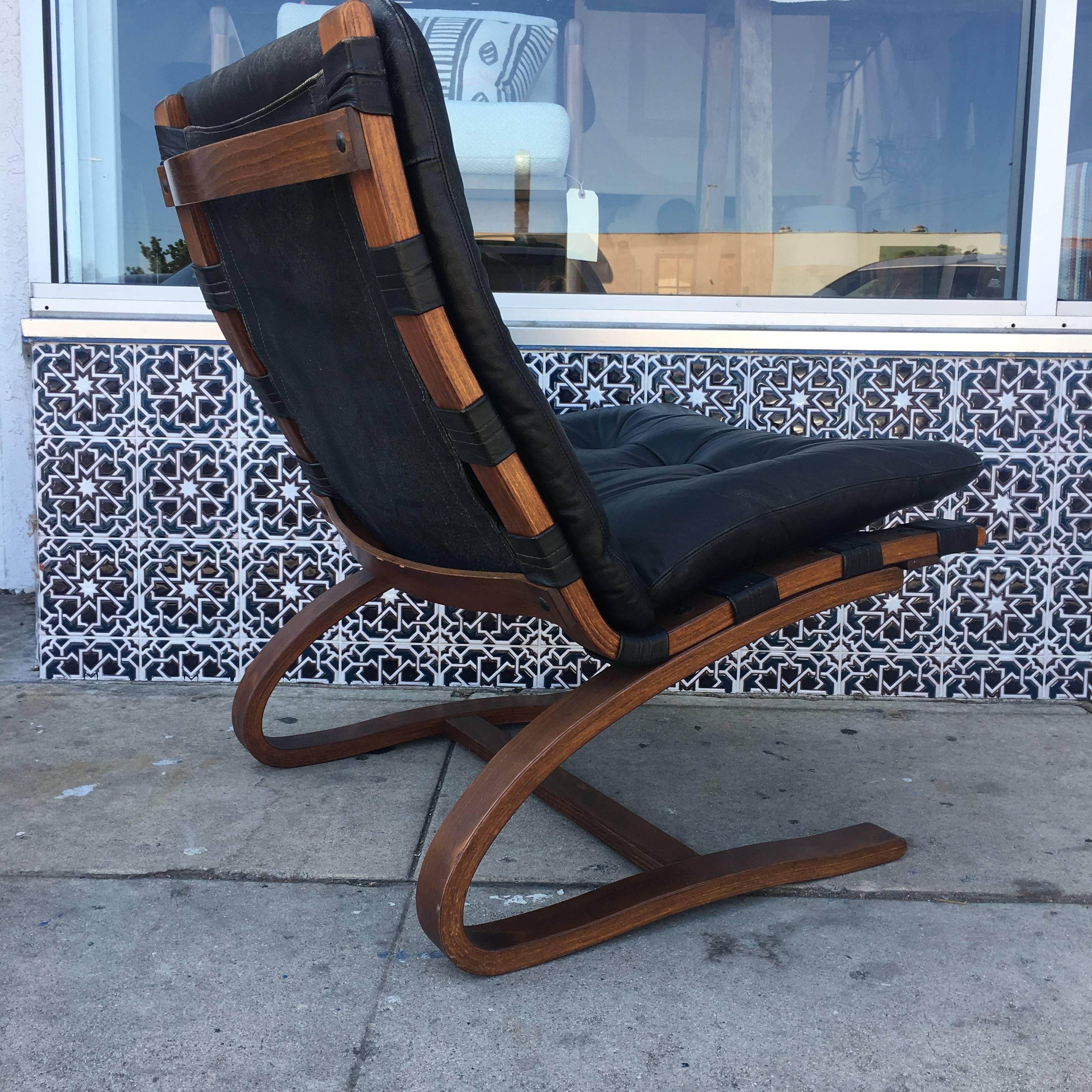 Pair of Black Danish Leather Lounge Chairs In Excellent Condition In Los Angeles, CA