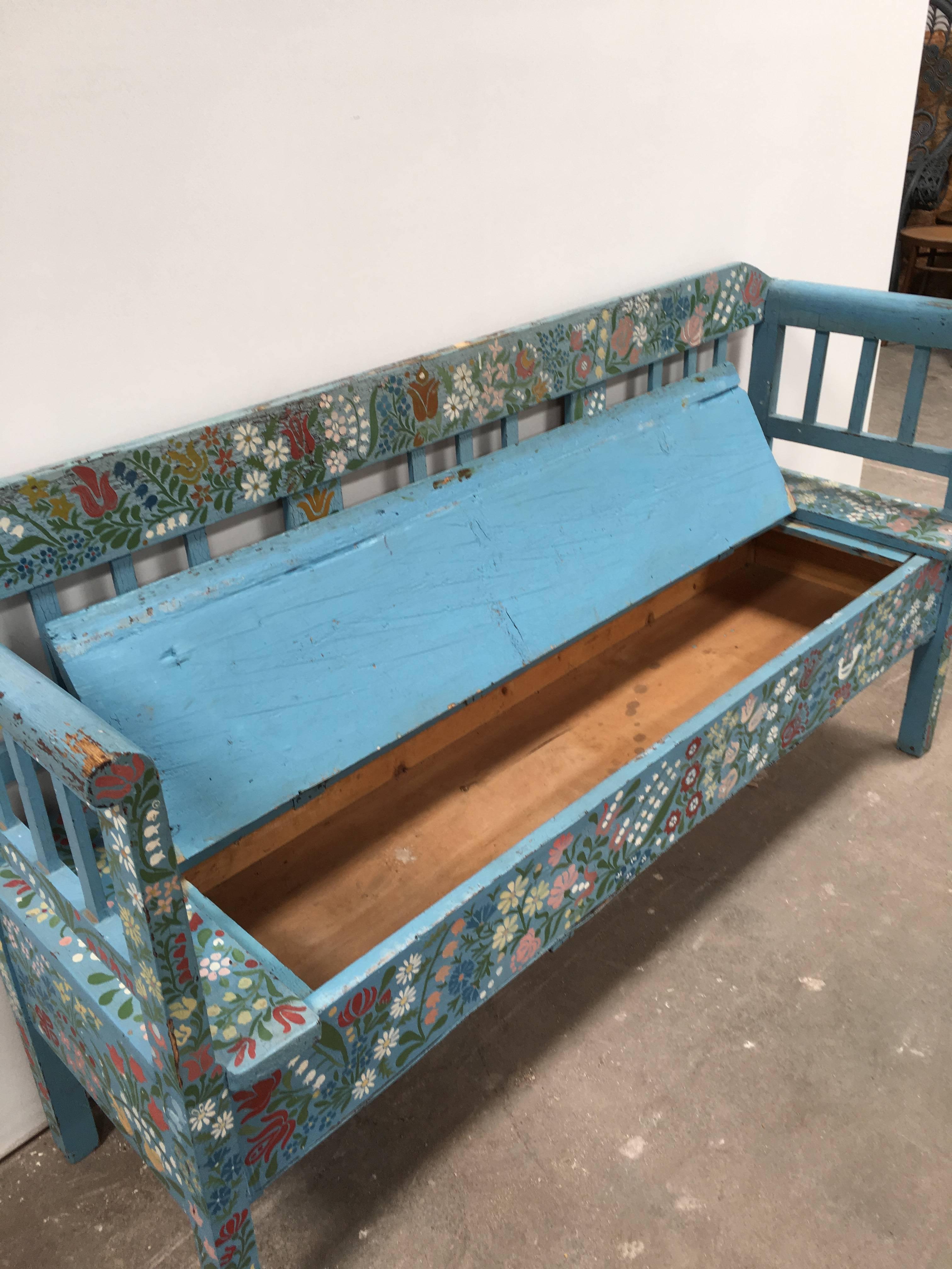 Vintage Hand-Painted Floral European Storage Bench In Excellent Condition In Los Angeles, CA