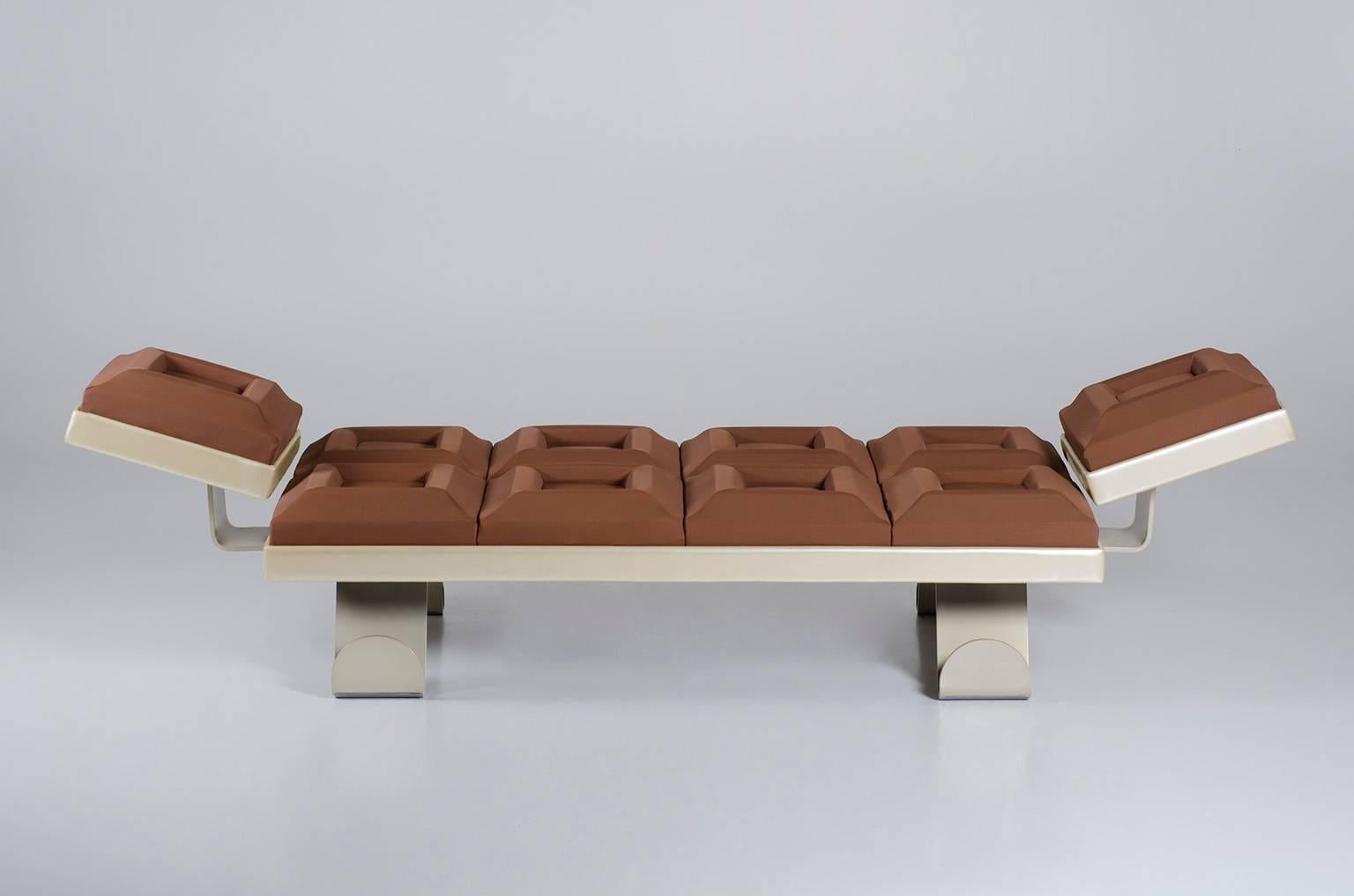 Chocolate will save the world.
By matching two or more squares, the food of the gods becomes a dream come true.
Benches, dormeuse, seating, sofas, comfortable chaise longues will fulfill the spaces and desires of every gourmet.
Powder-coated