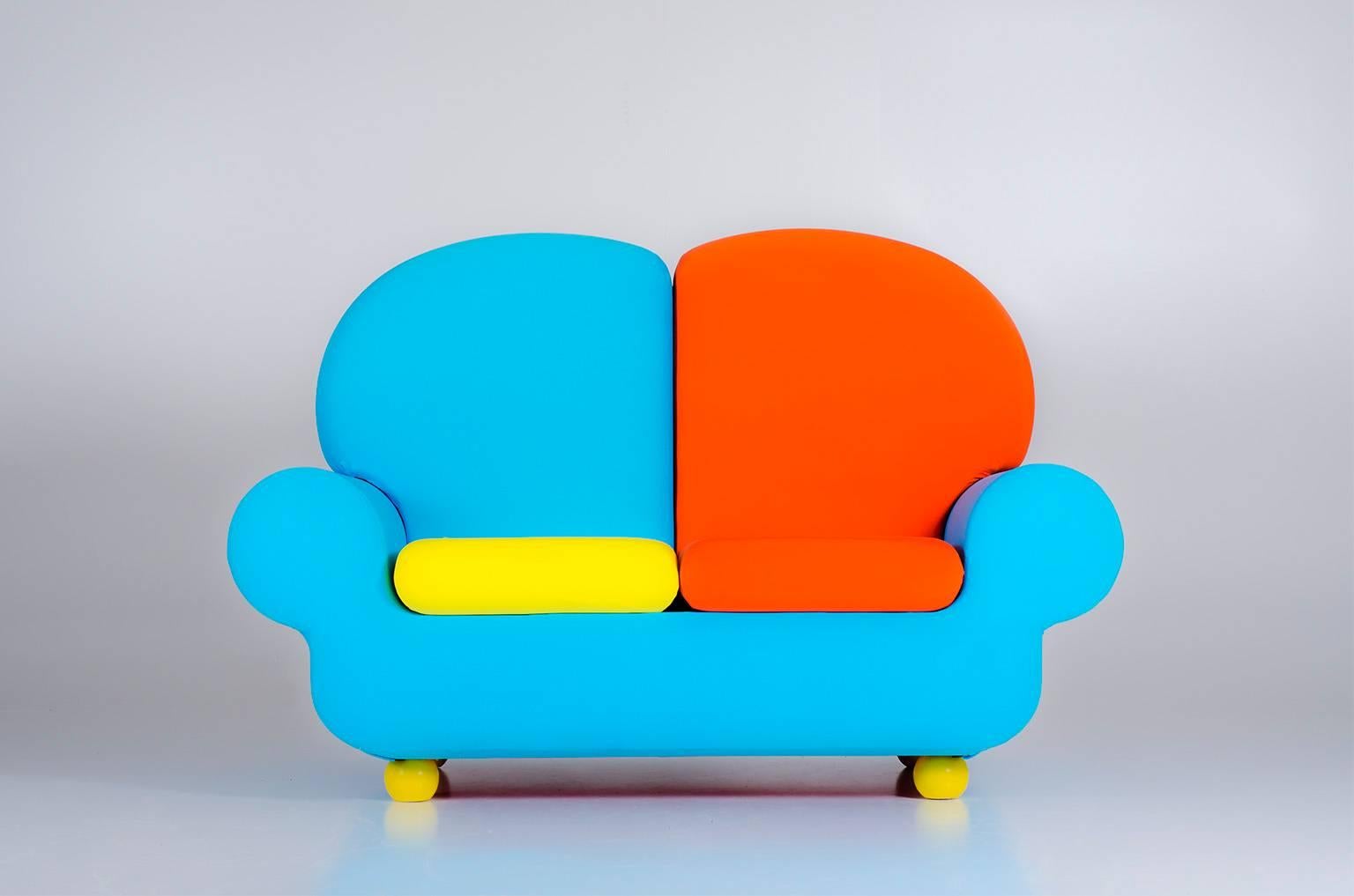 Papi colors is roundish, cosy and soft, like the childhood yellow bathducks, but to the adults eyes is irreverent an ironic: a communication tool of individual protest.
Structure and insert made of steel.
Differentiated lift polyurethane foam
