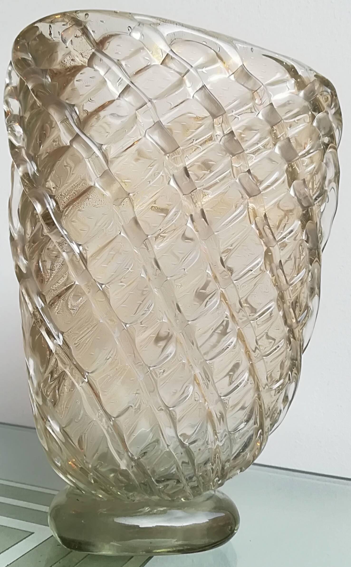 Vase Barovier Murano glass 1940, worked with gold leaf. Iridescent.