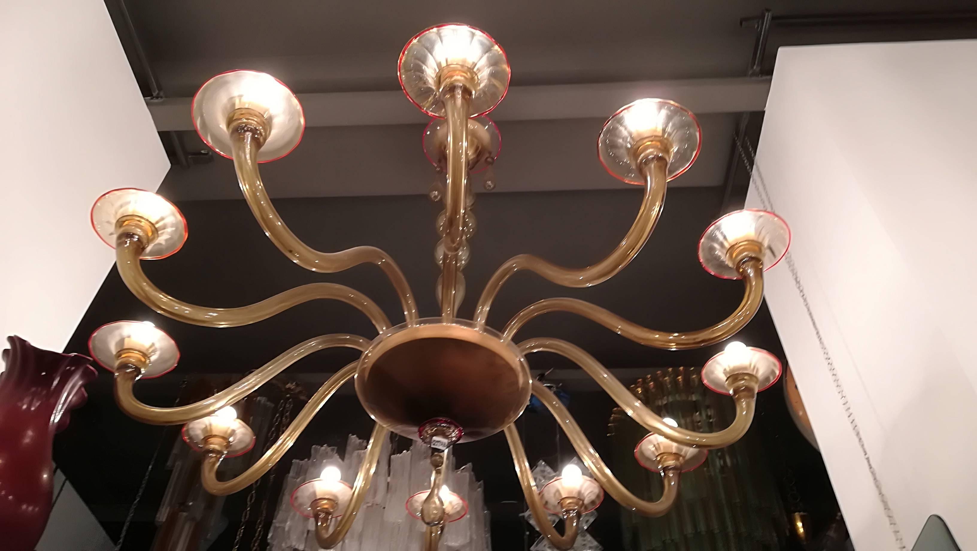Exceptional 1940 chandelier. Murano Venini. Amber red borders.