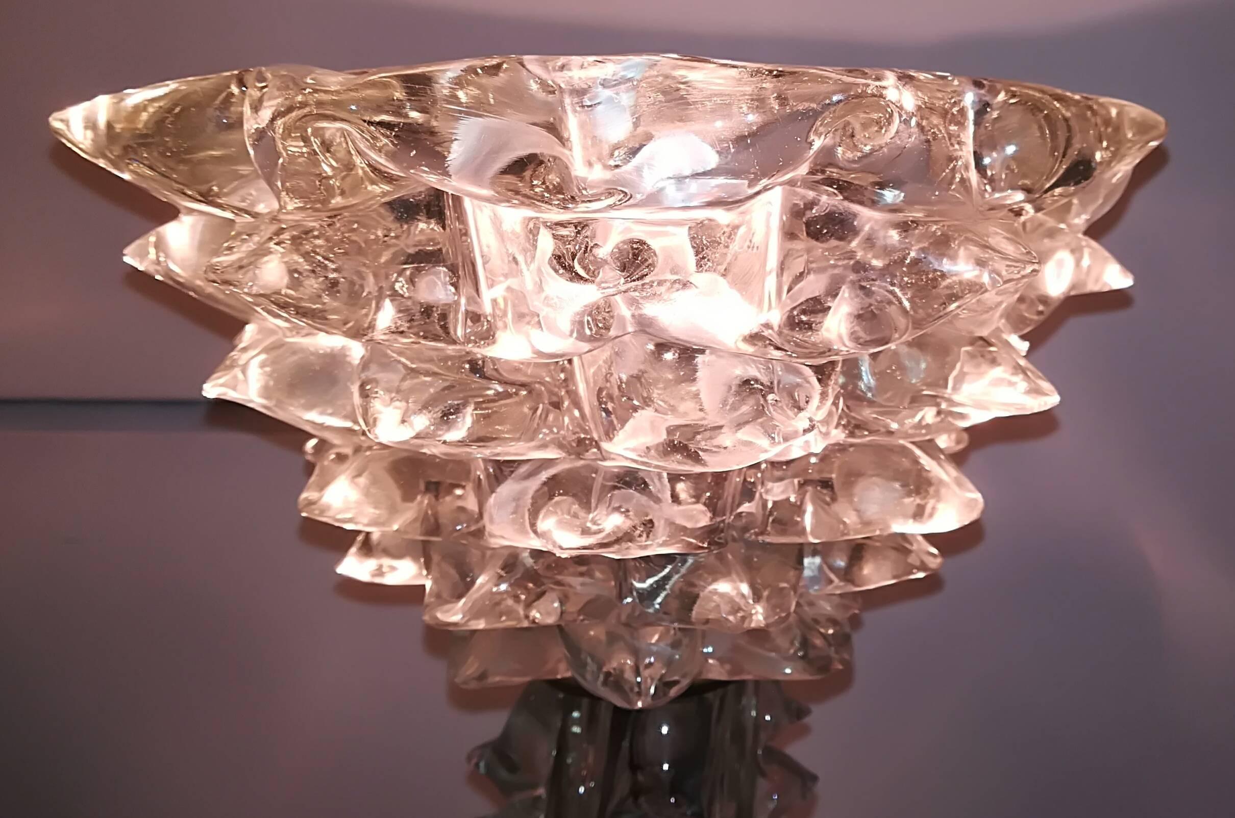 Excelente lámpara de mesa Barovier e Toso 1940 de cristal de Murano. Rostrato iridiscente y técnico.