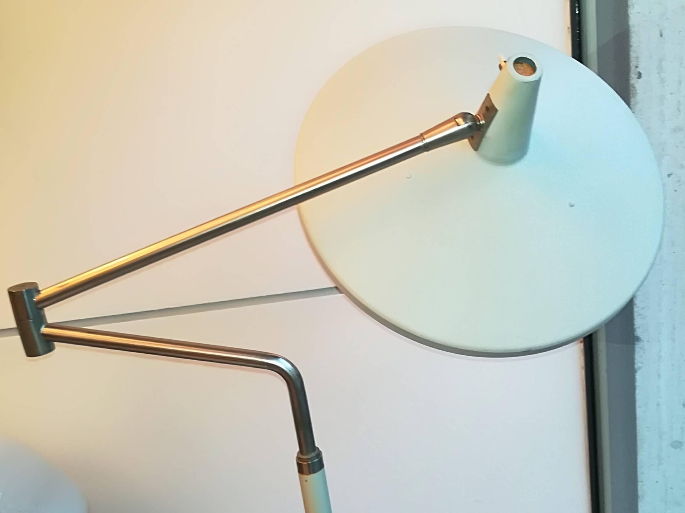 1950 Stilnovo Floor Lamp in Iron, Brass and Glass In Excellent Condition For Sale In Milano, IT