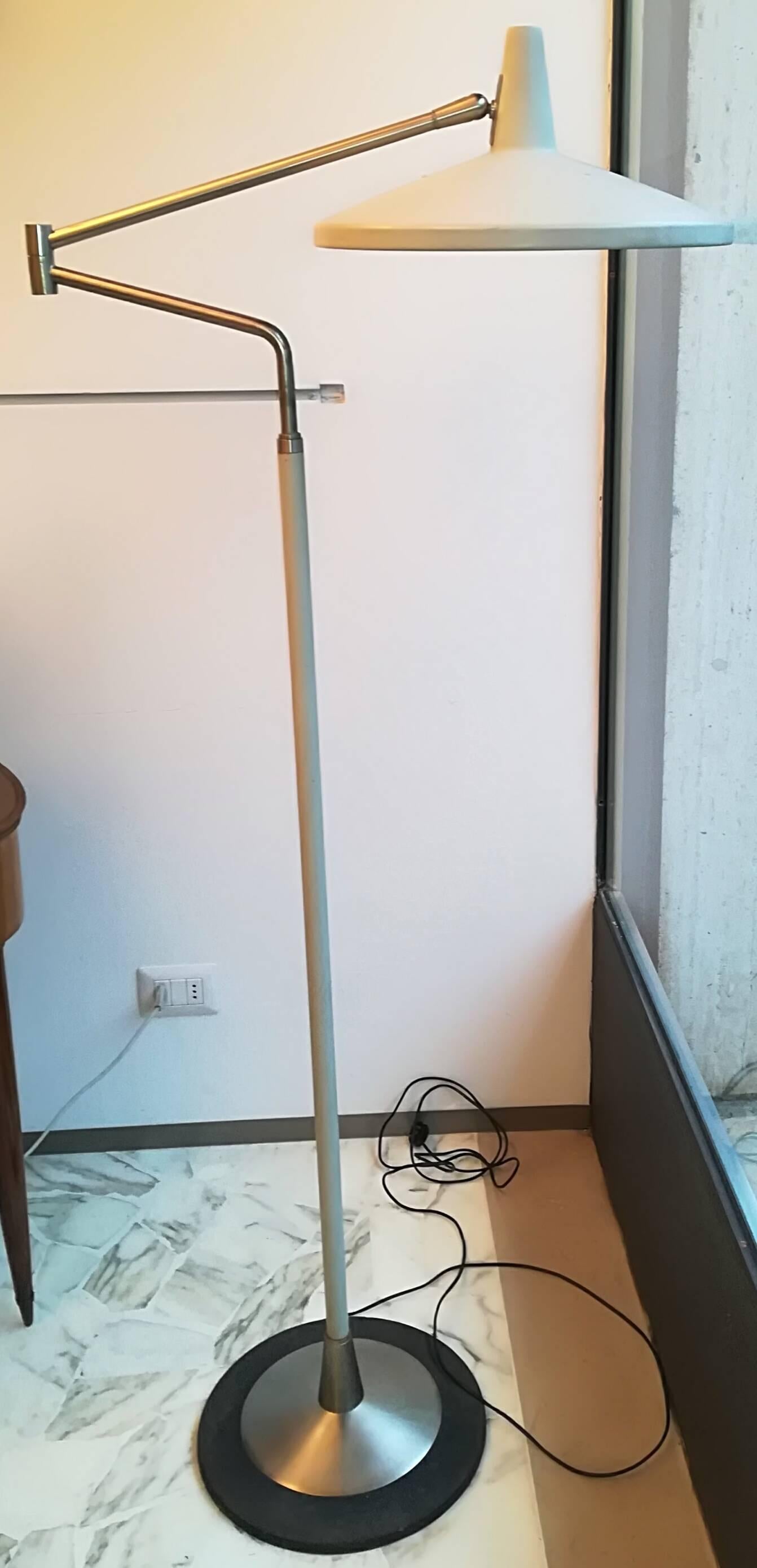 1950 Stilnovo Floor Lamp in Iron, Brass and Glass For Sale 4