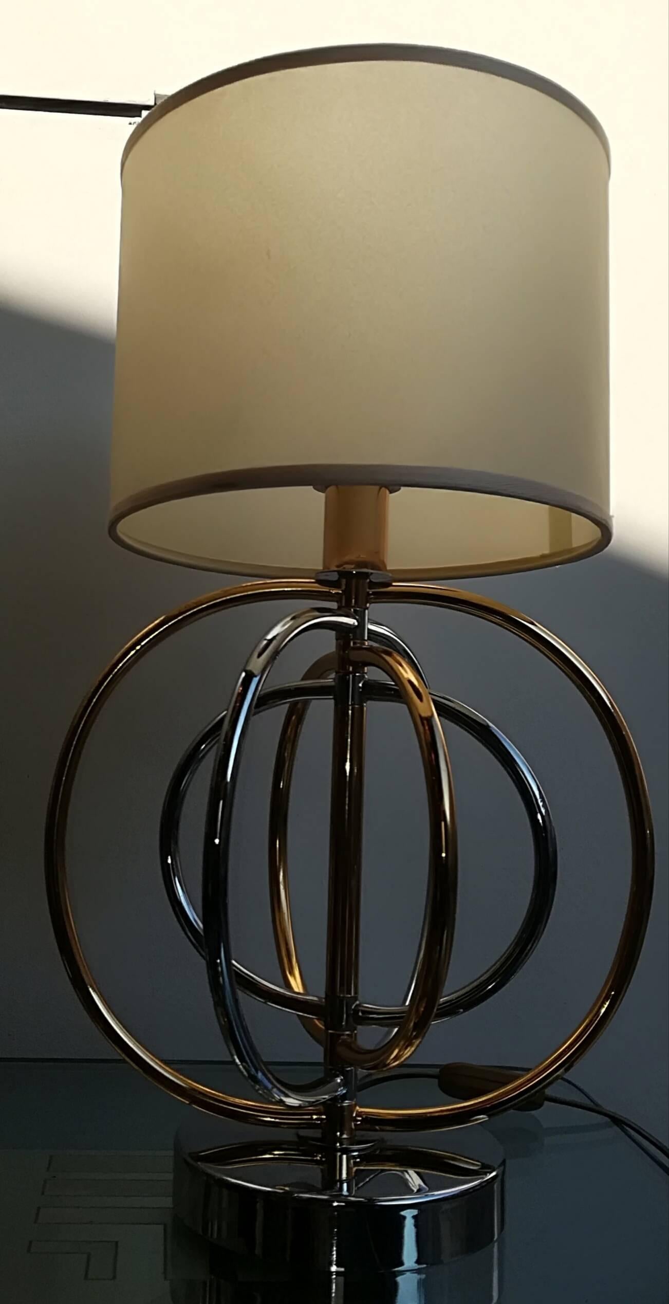 Italiano Coppia di lampade da tavolo italiane in ottone e oro 1960. in vendita