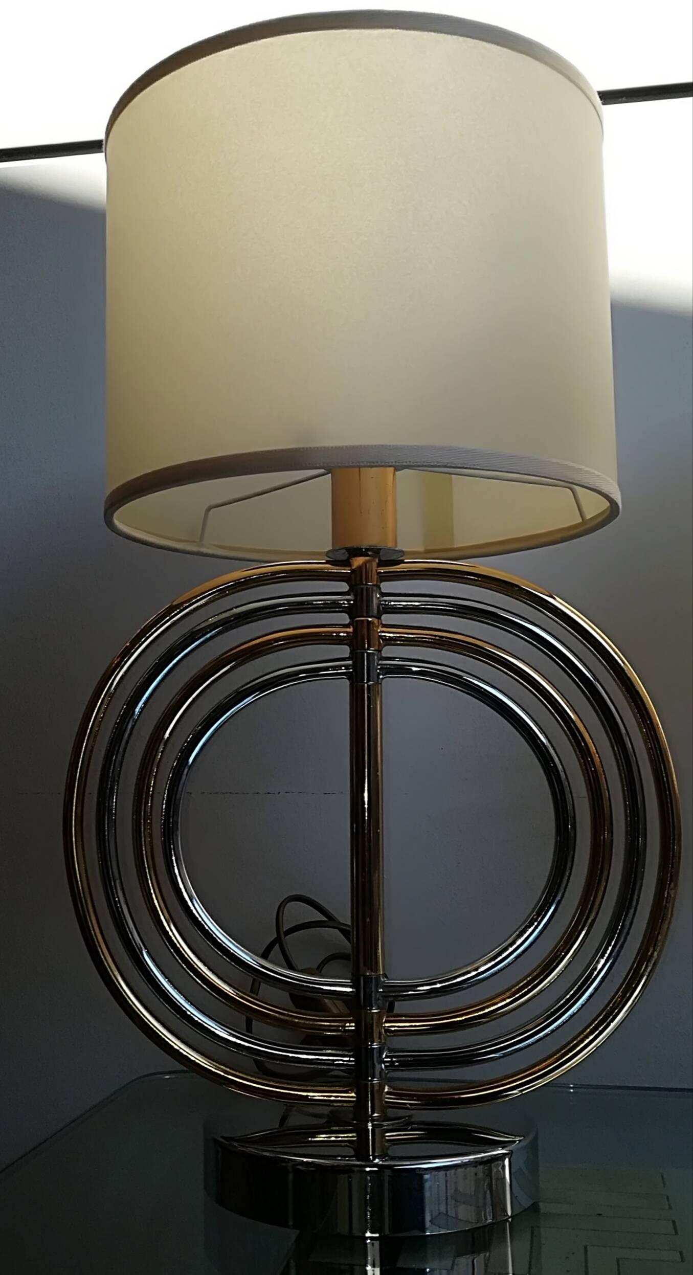Coppia di lampade da tavolo italiane in ottone e oro 1960. In condizioni ottime in vendita a Milano, IT