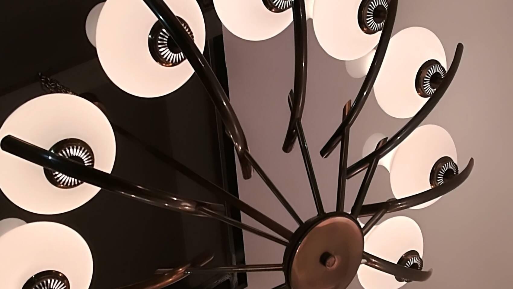 Italiano Lampadario italiano in ottone e vetro Arredoluce a 12 luci, 1940 in vendita