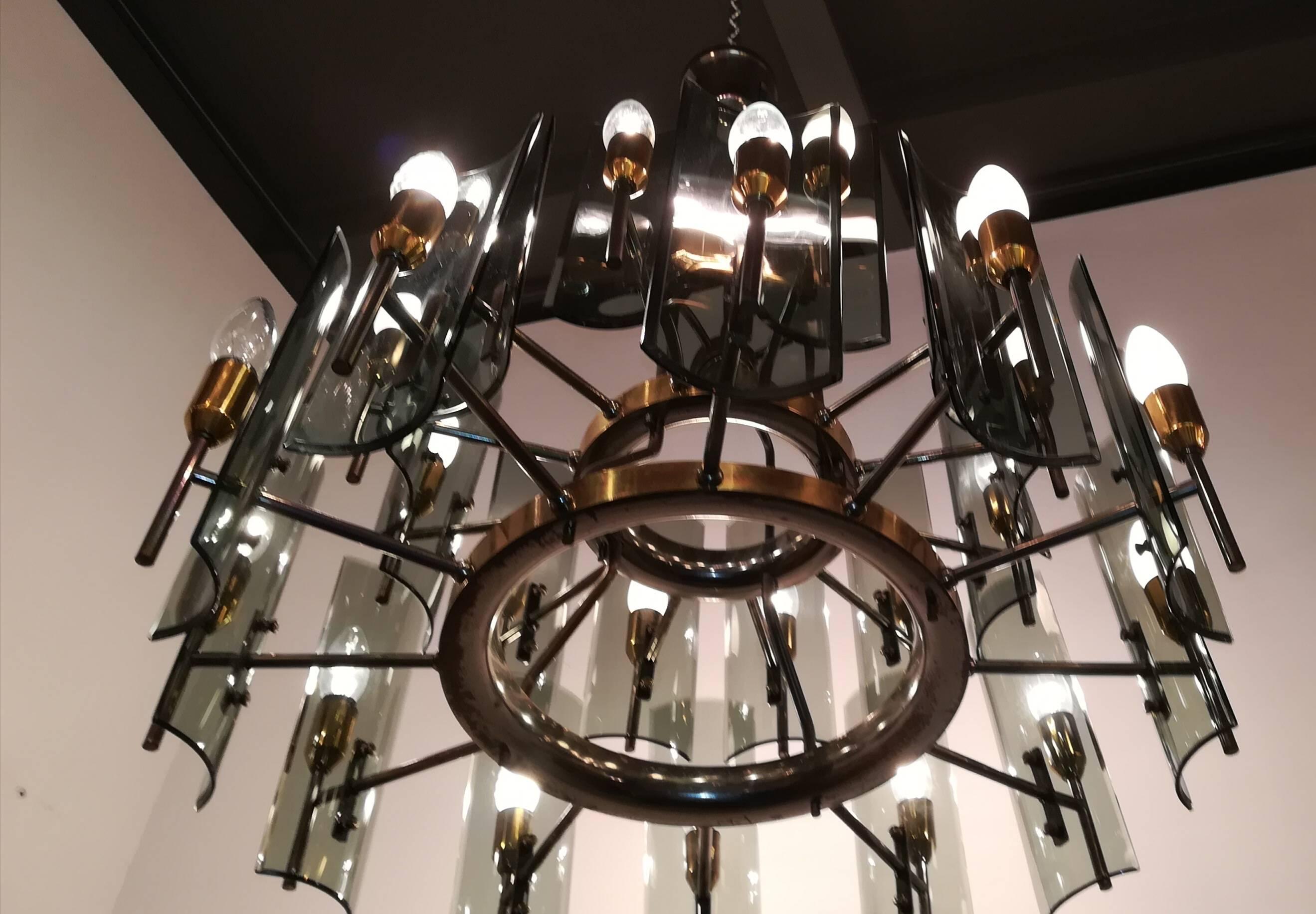 Twenty-Four-Light Chandelier, 1955, Brass and Crystal In Excellent Condition For Sale In Milano, IT