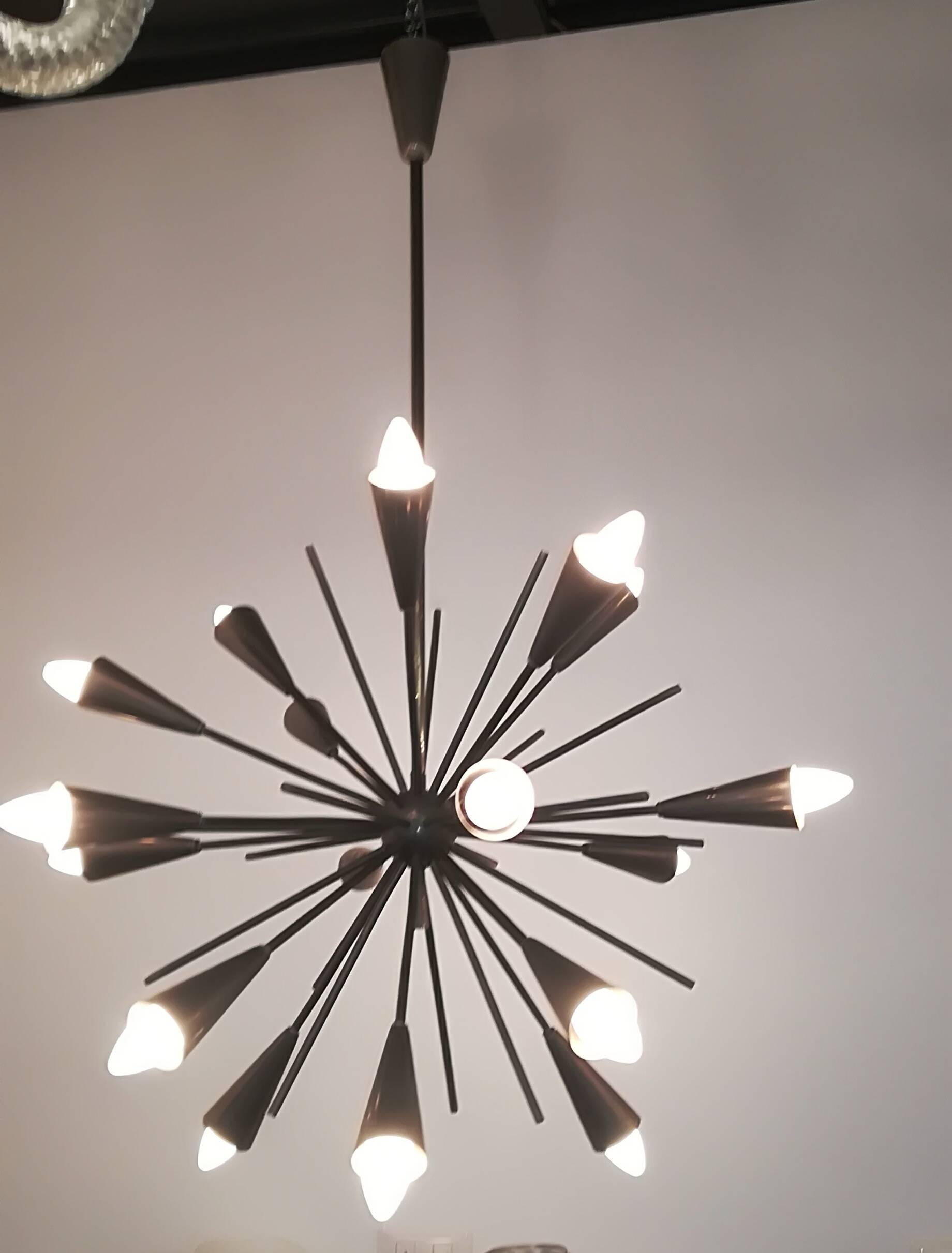  Stilnovo 18 Lights Sputnik Mid-Century Modern Brass Italian Chandelier, 1950 In Good Condition For Sale In Milano, IT