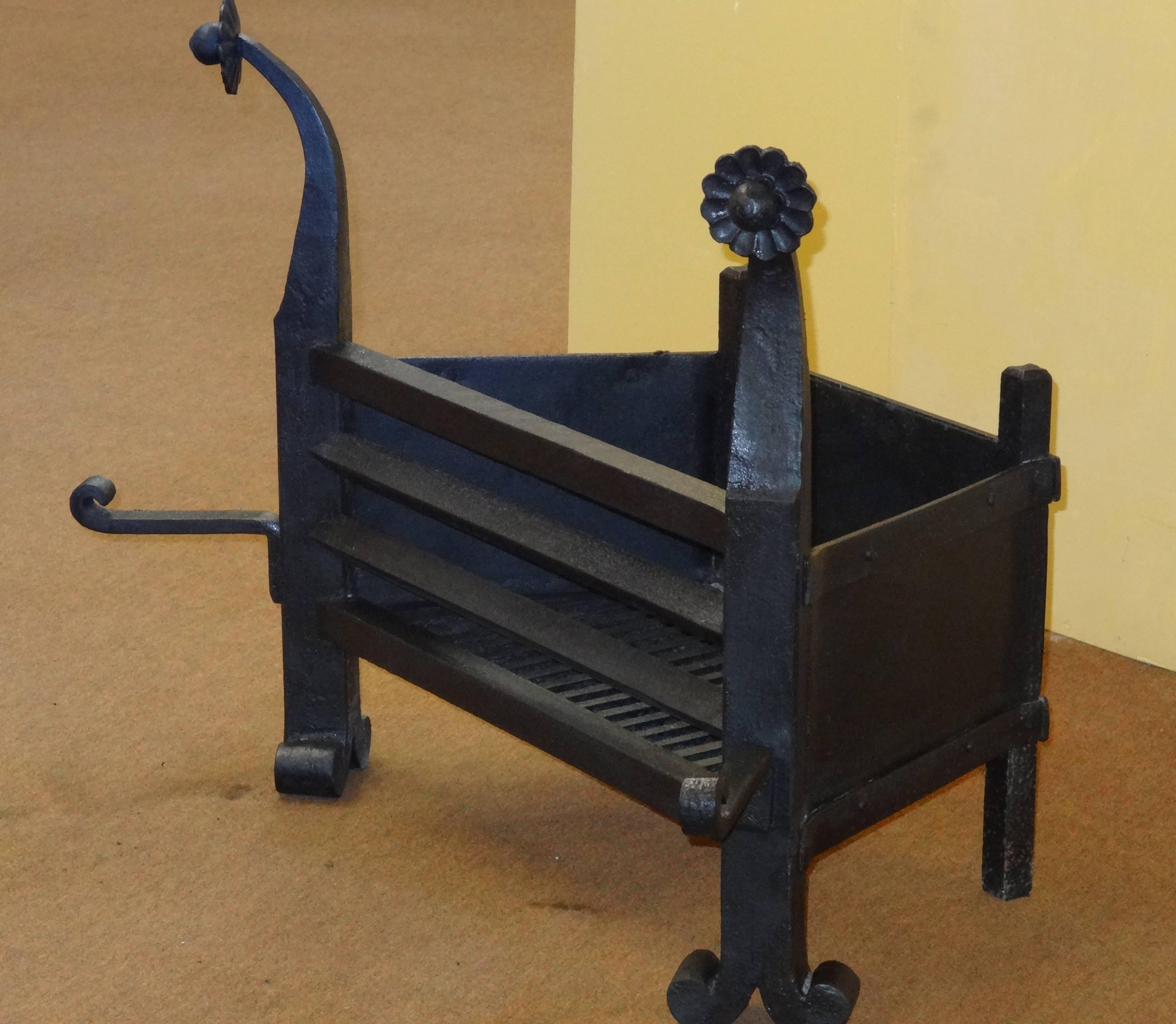Rare reclaimed antique 19th century Arts & Crafts heavy cast iron dog grate fire basket.

Reclaimed from 19th century property County Antrim Northern Ireland.
