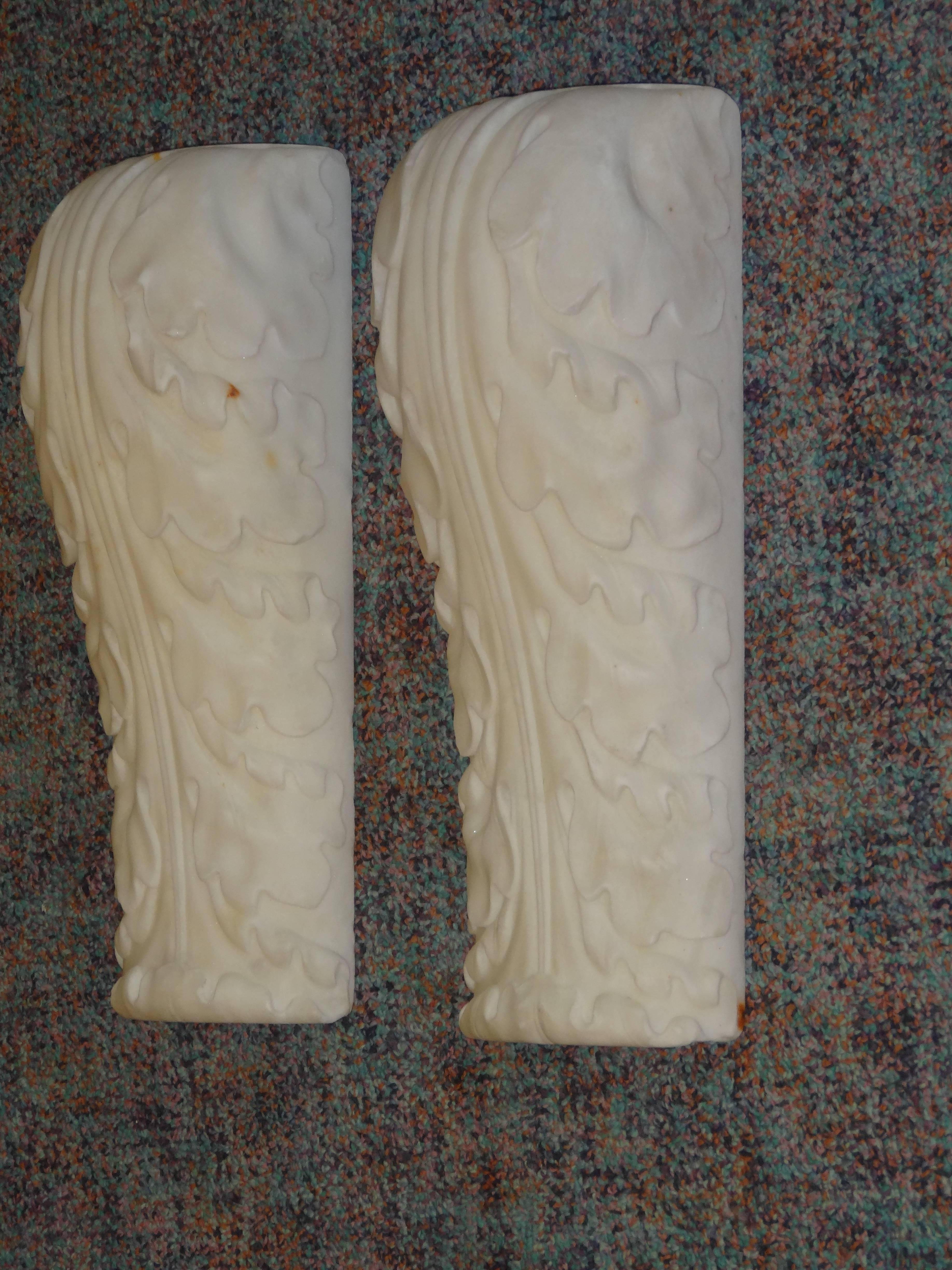Irish Late Georgian Pair of Statuary White Marble Corbel Wall Brackets In Good Condition For Sale In Lurgan, Northern Ireland