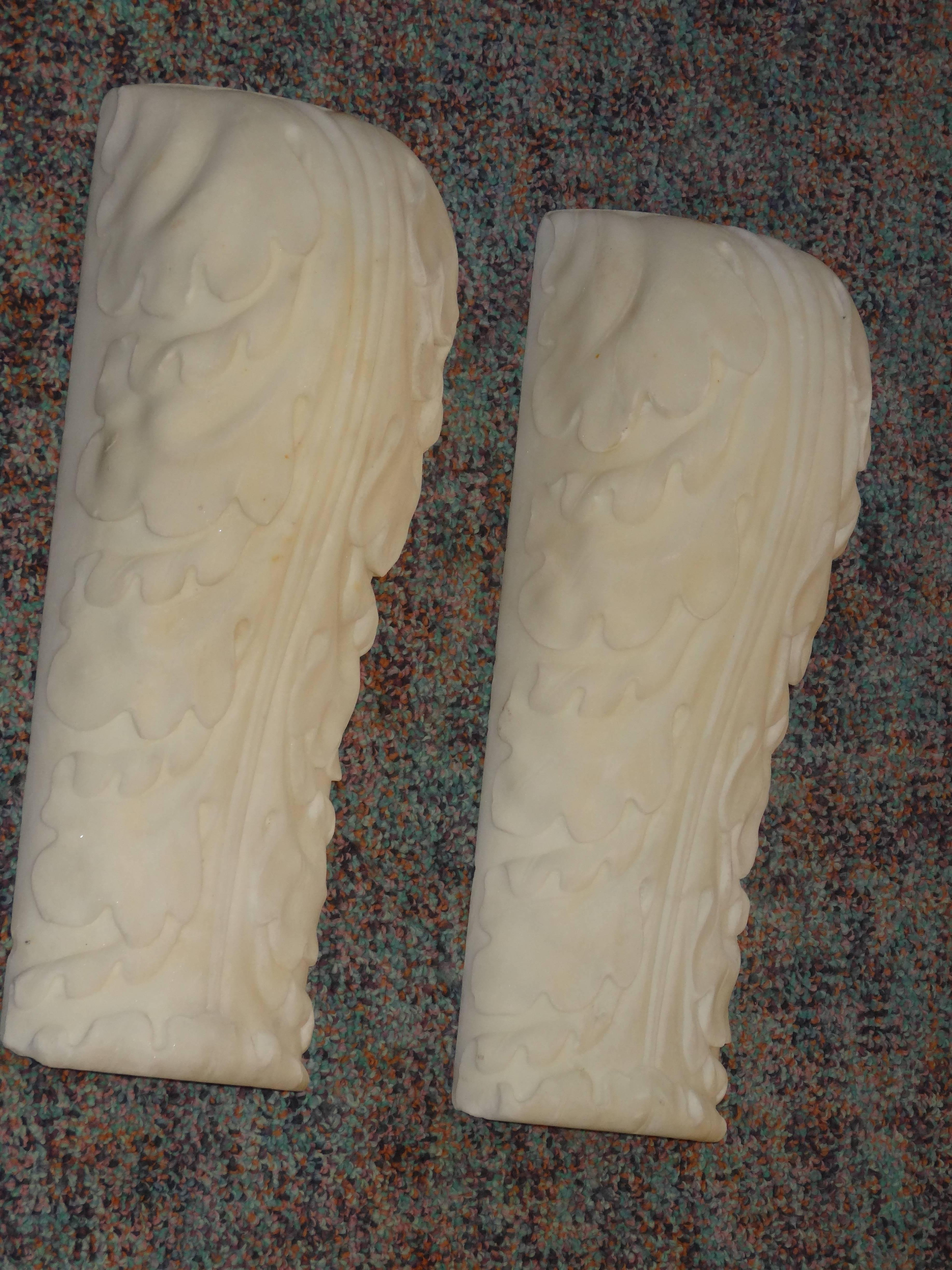 Carved Irish Late Georgian Pair of Statuary White Marble Corbel Wall Brackets For Sale