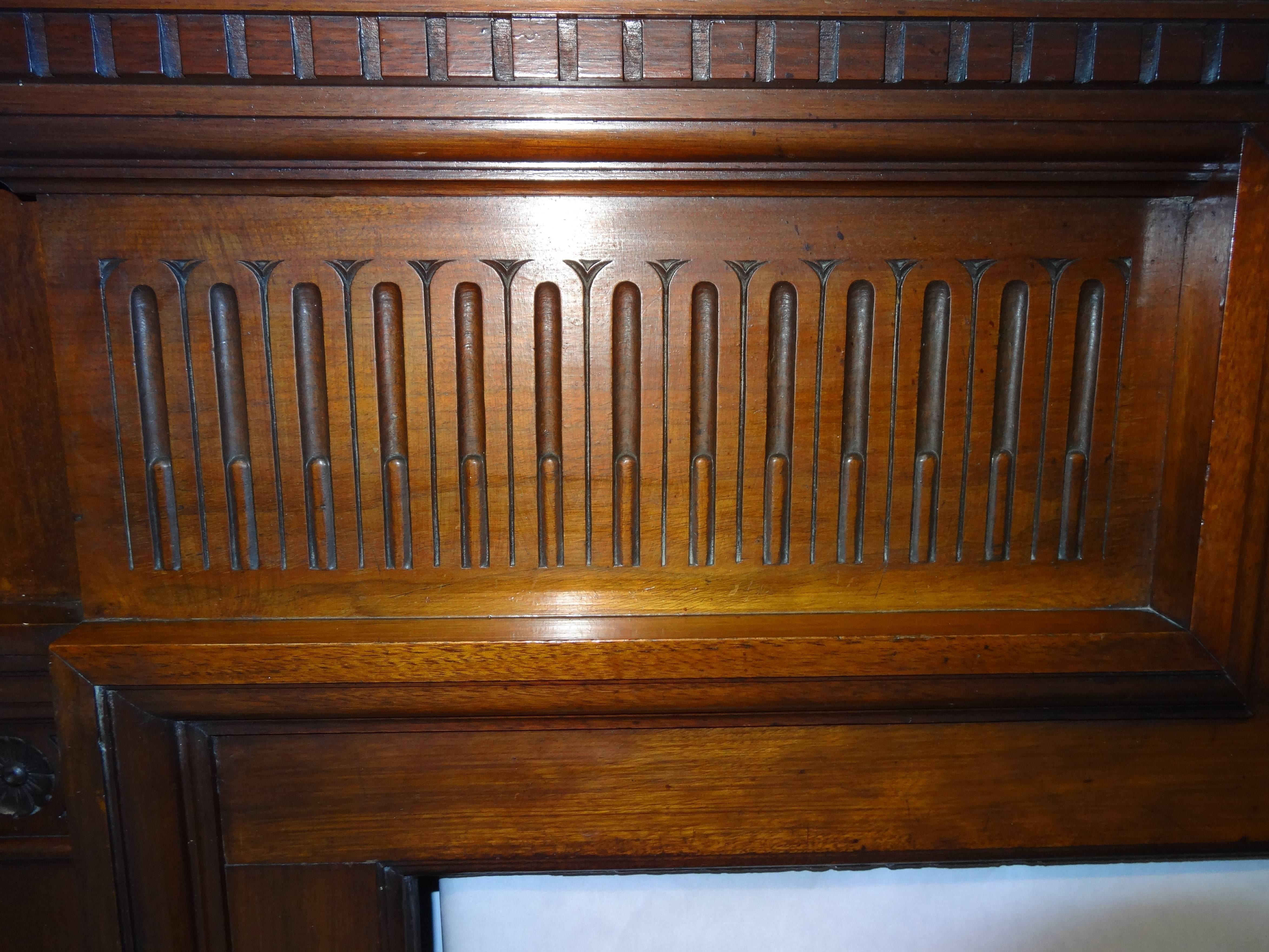 Irish Early 20th Century Edwardian Hand-Carved Walnut Fireplace Surround In Good Condition For Sale In Lurgan, Northern Ireland