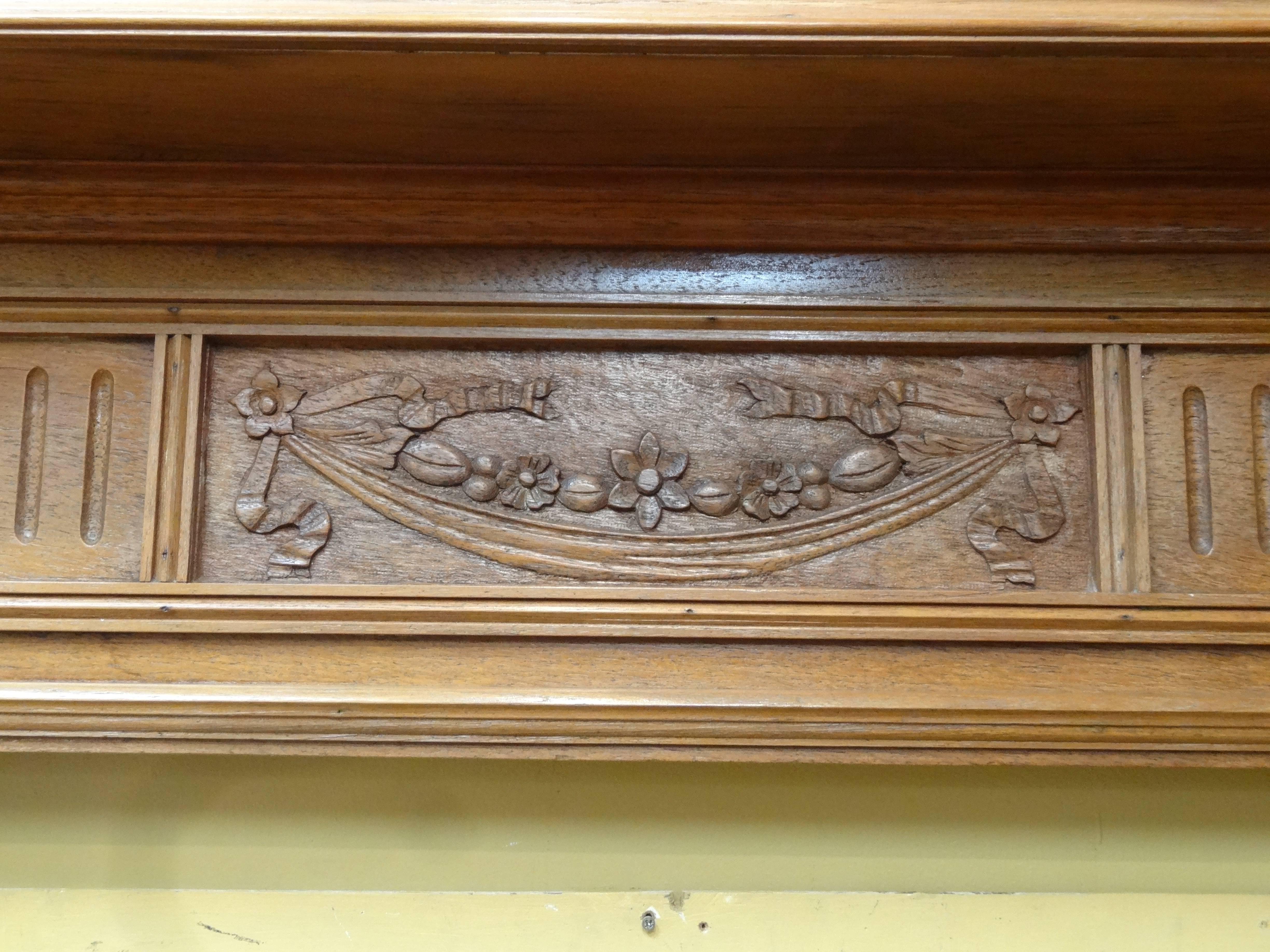 20th Century Edwardian Carved Mahogany Fireplace Surround In Good Condition For Sale In Lurgan, Northern Ireland