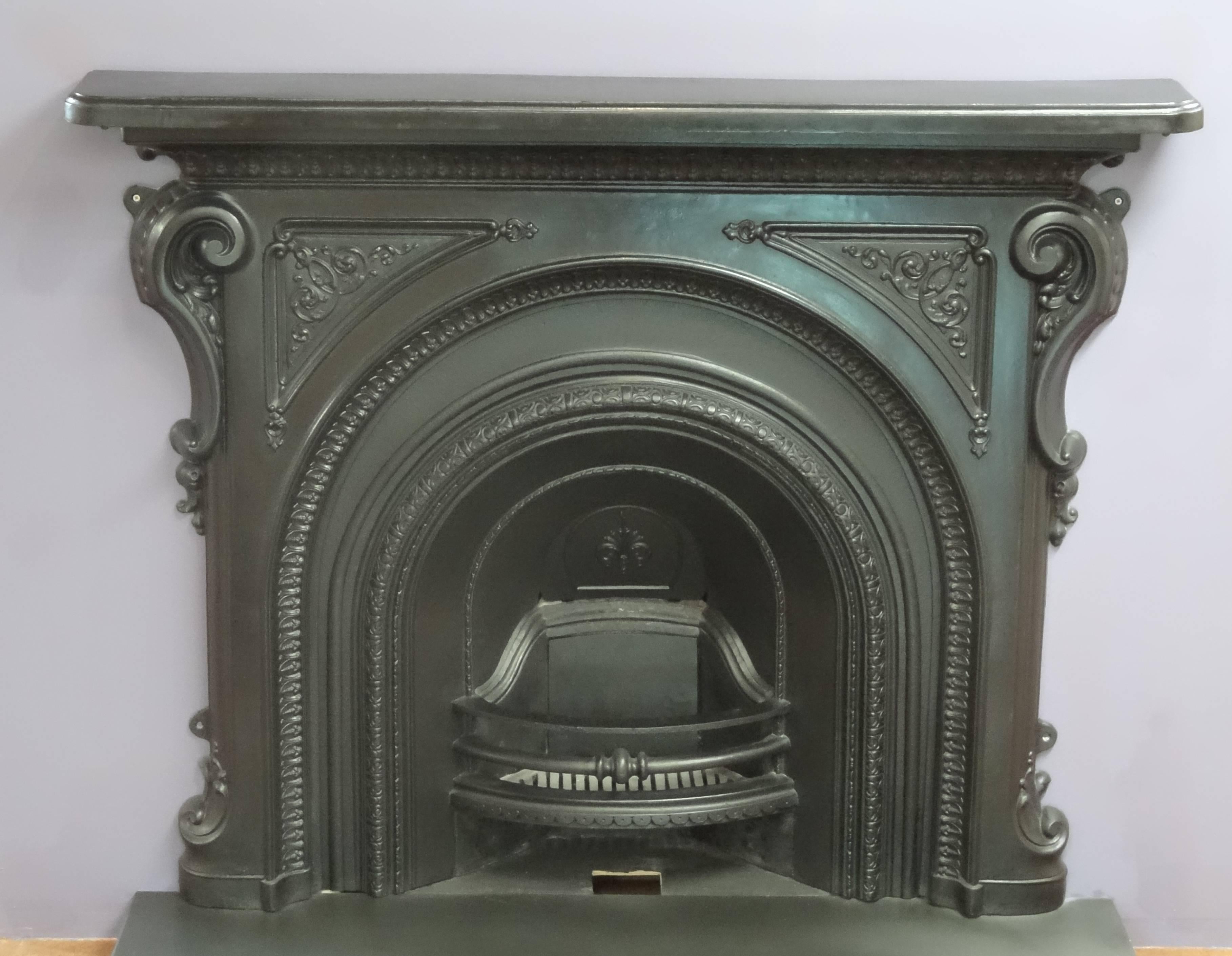 Irish 19th Century Victorian Arched Cast Iron Fireplace Surround For Sale 4