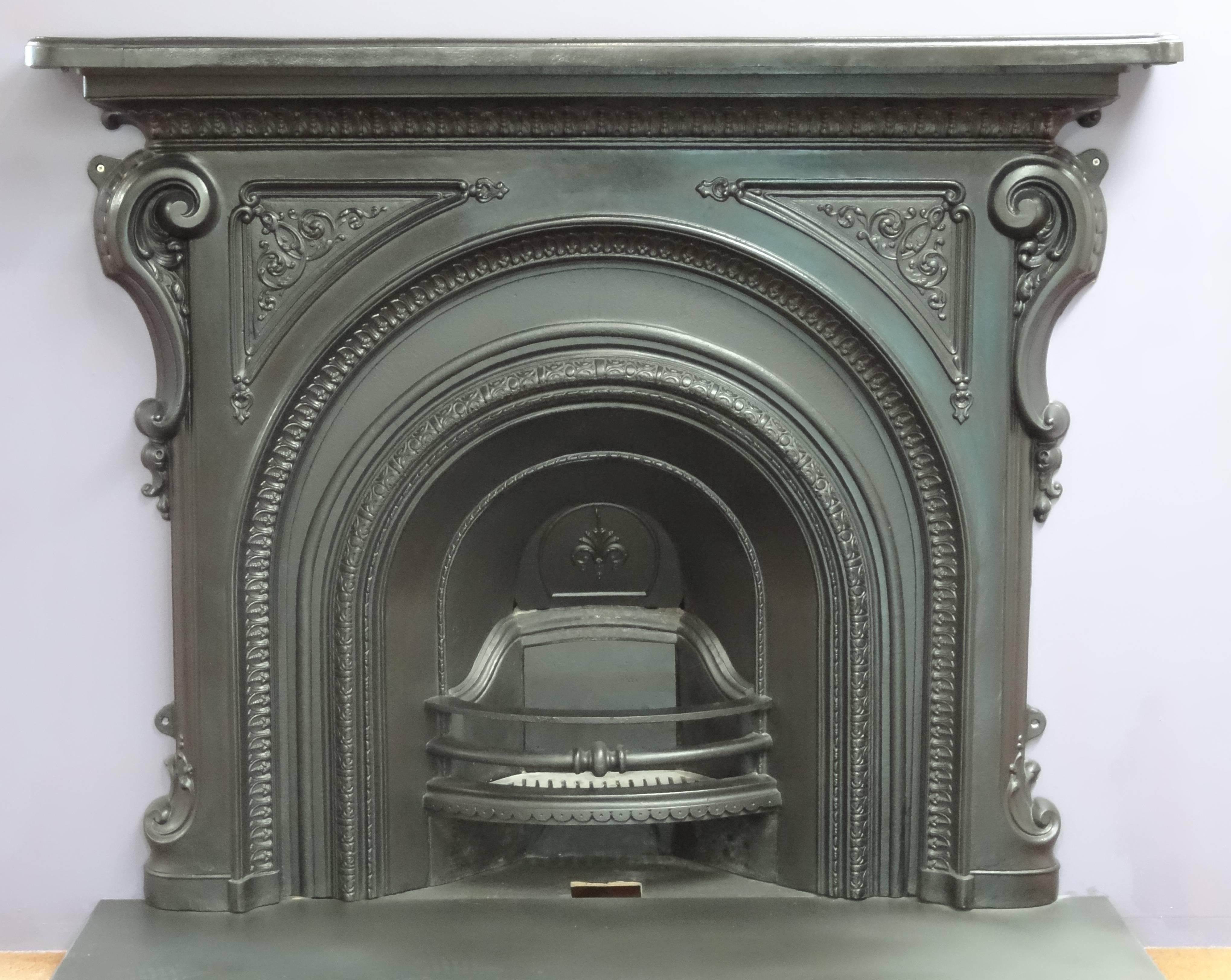 Irish 19th Century Victorian Arched Cast Iron Fireplace Surround For Sale 5
