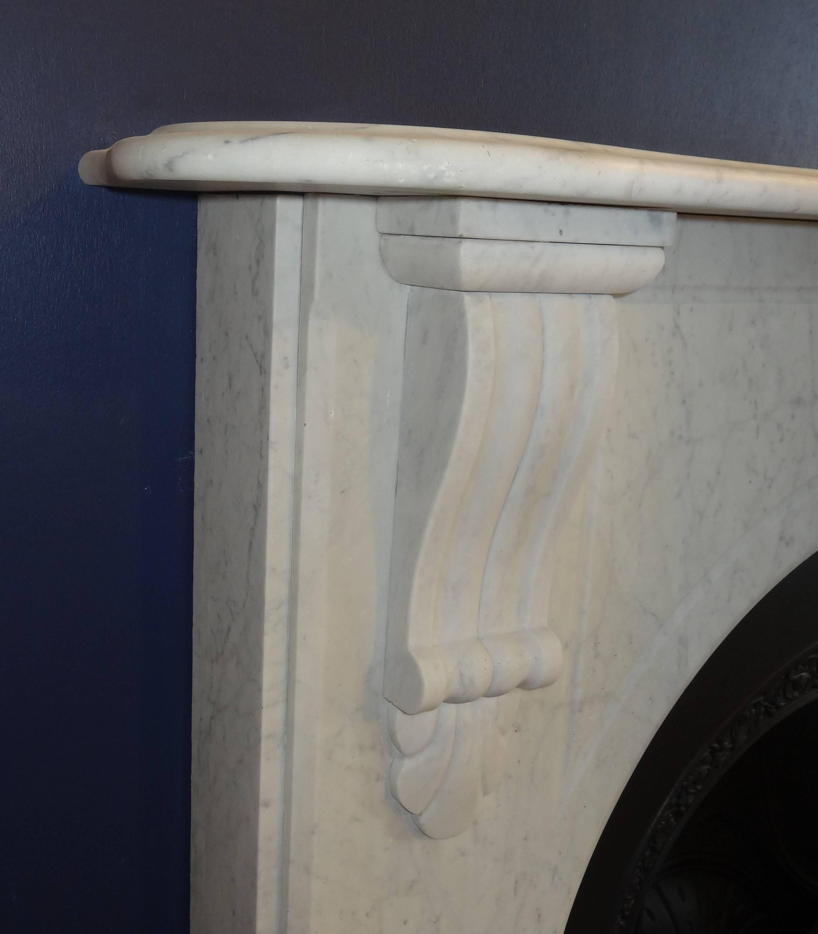 Northern Irish 19th Century Victorian White Carrara Marble Arch Fireplace Surround For Sale
