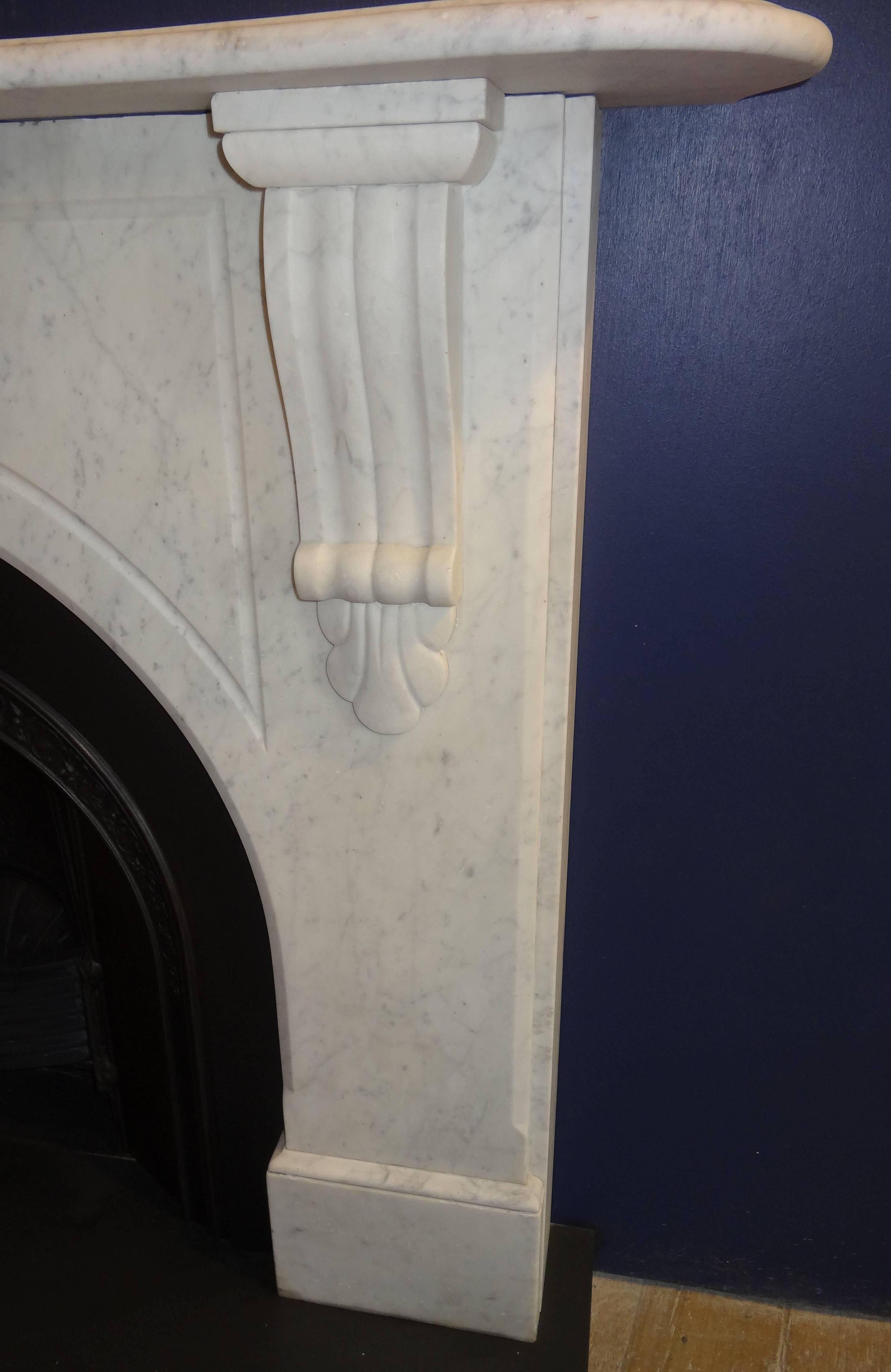 19th Century Victorian White Carrara Marble Arch Fireplace Surround In Good Condition For Sale In Lurgan, Northern Ireland