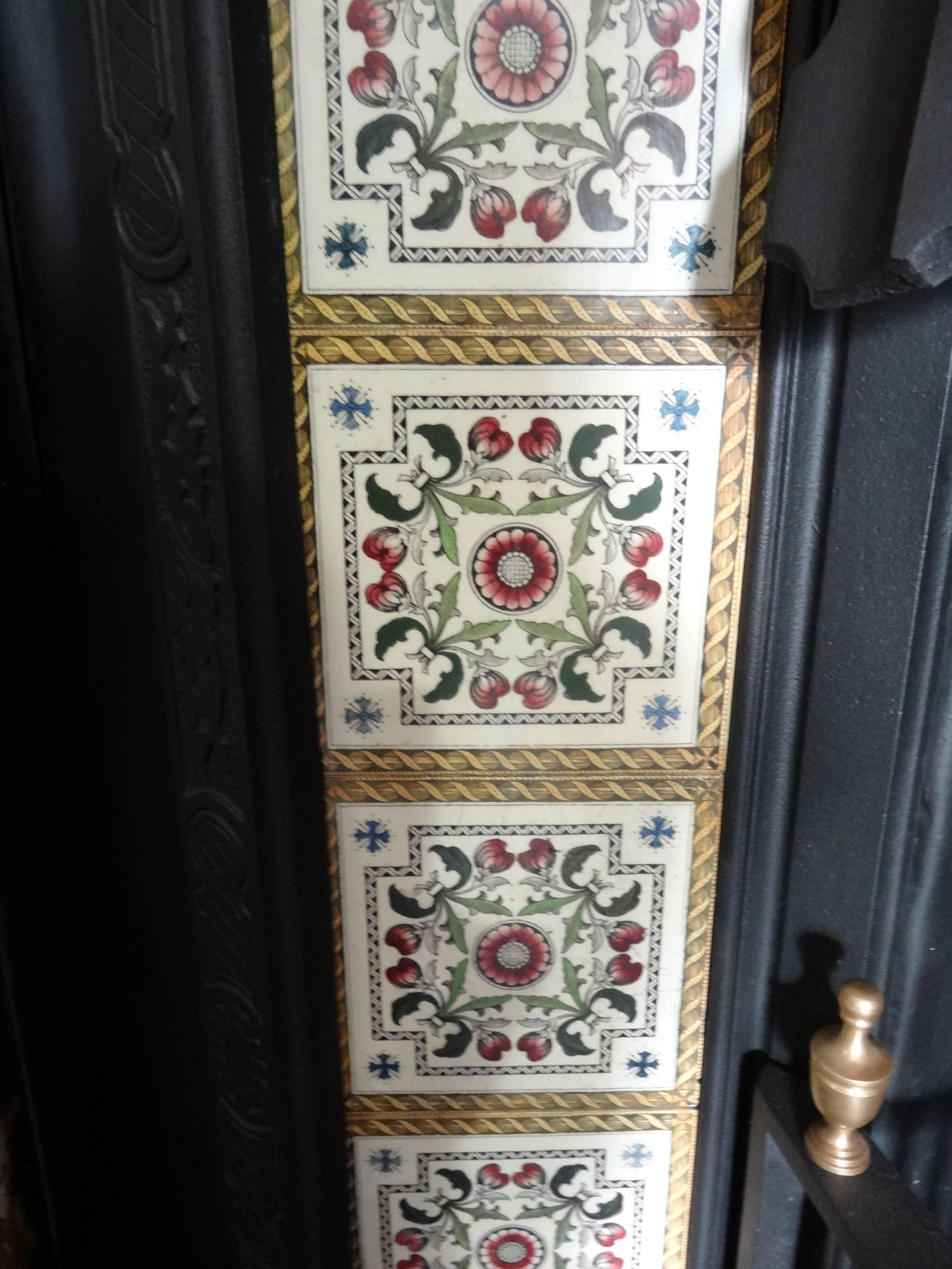 Irish 19th Century Victorian Cast Iron Tiled Fireplace Insert In Good Condition For Sale In Lurgan, Northern Ireland
